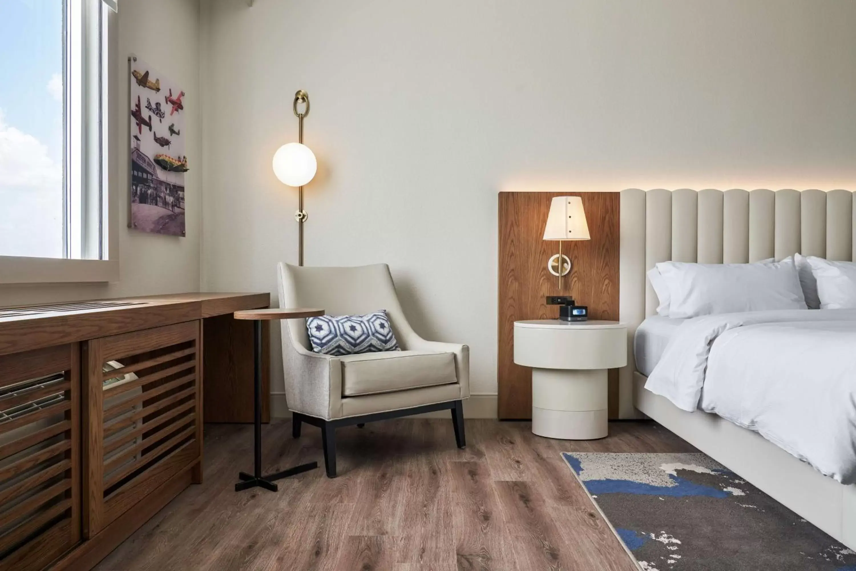 King Room - Disability Access with Roll-In Shower in DoubleTree by Hilton Hotel Dallas - Love Field King Room - Disability Access with Roll-In Shower in DoubleTree by Hilton Hotel Dallas - Love Field