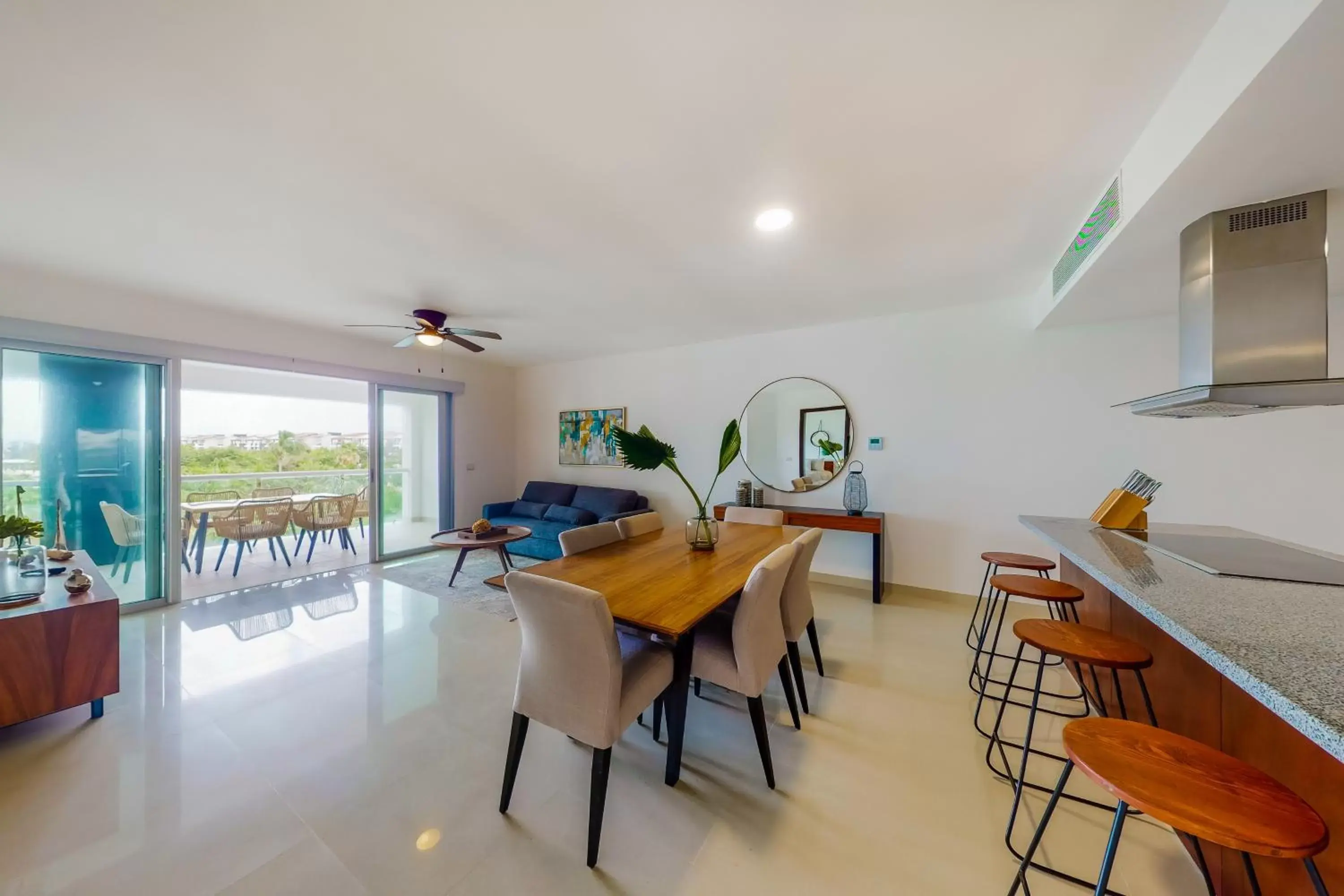 Dining Area in Hakuna Matata 725N at Mareazul Beachfront