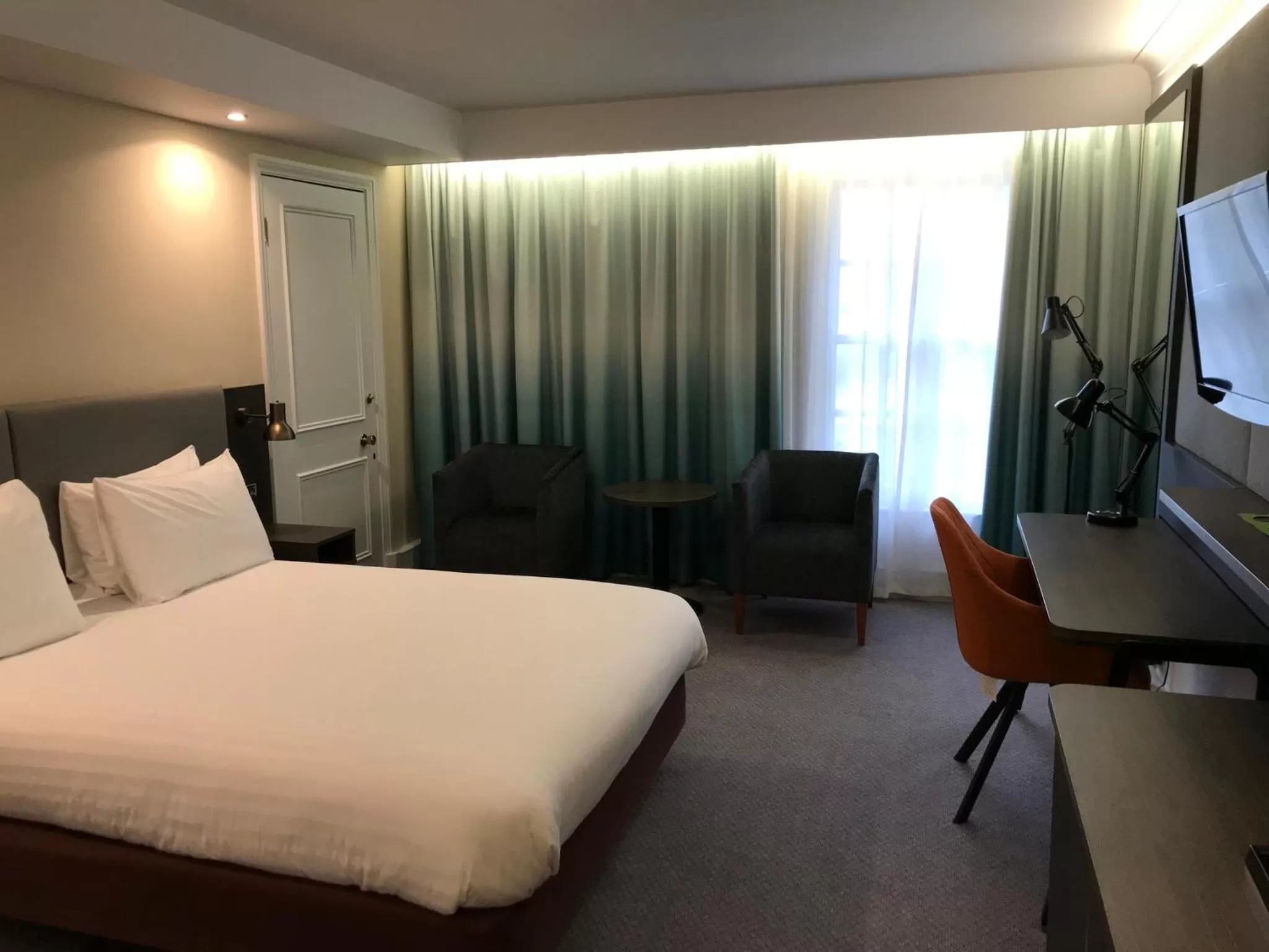 Photo of the whole room, Bed in Holiday Inn Doncaster A1- M Jct 36 by IHG