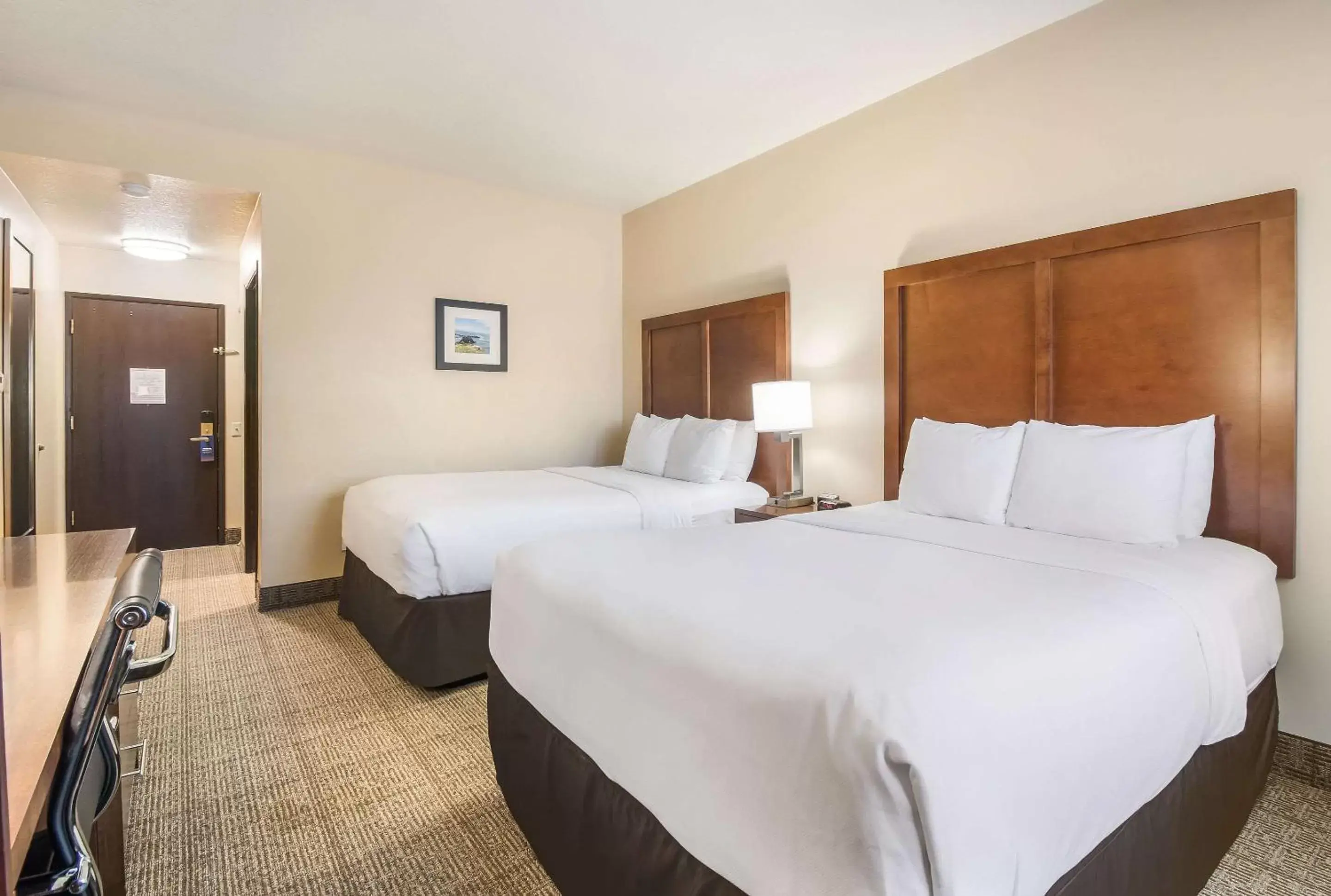 Photo of the whole room, Bed in Comfort Inn Newport Photo of the whole room, Bed in Comfort Inn Newport