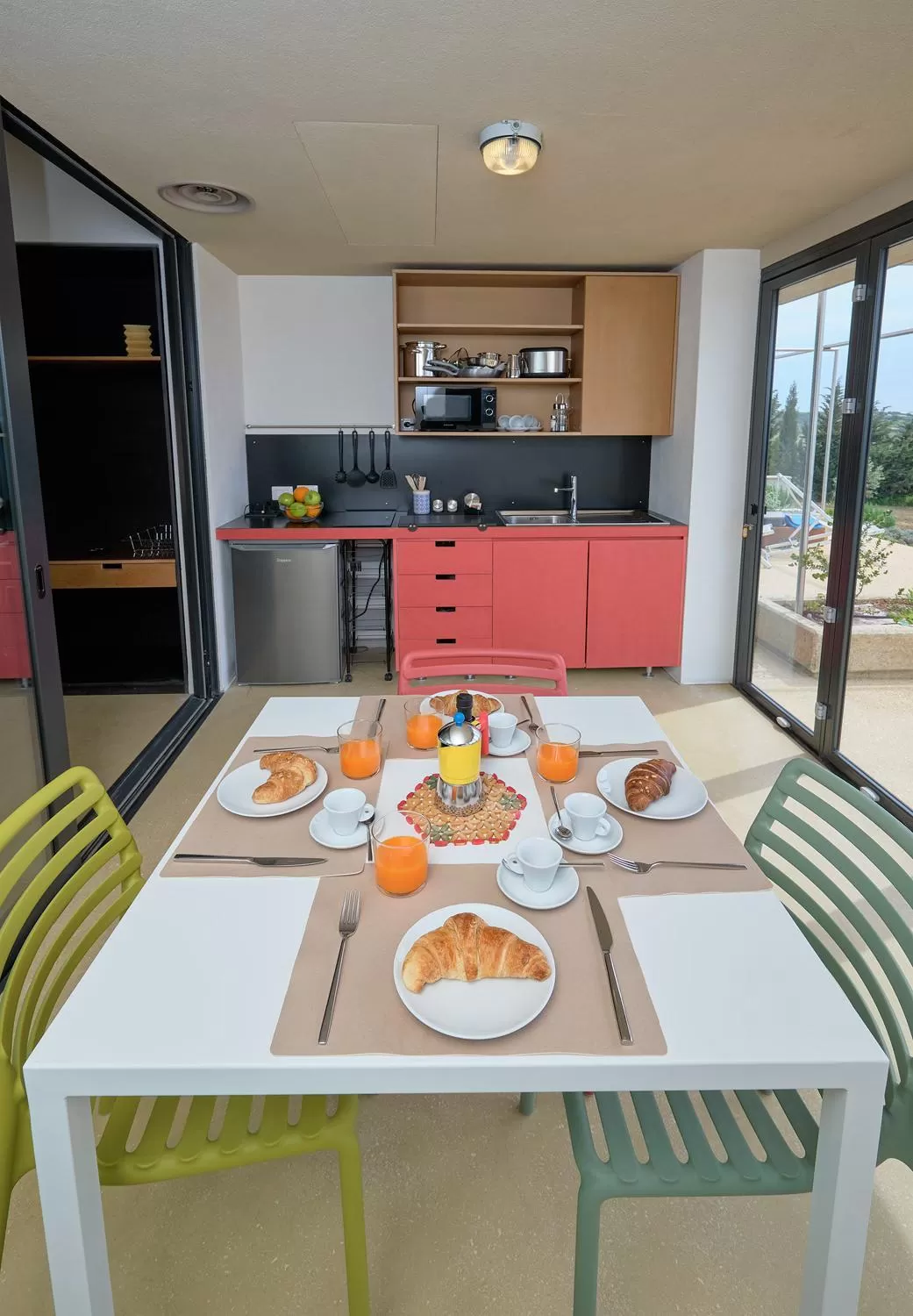 Kitchen or kitchenette, Dining Area in Petrantica Resort