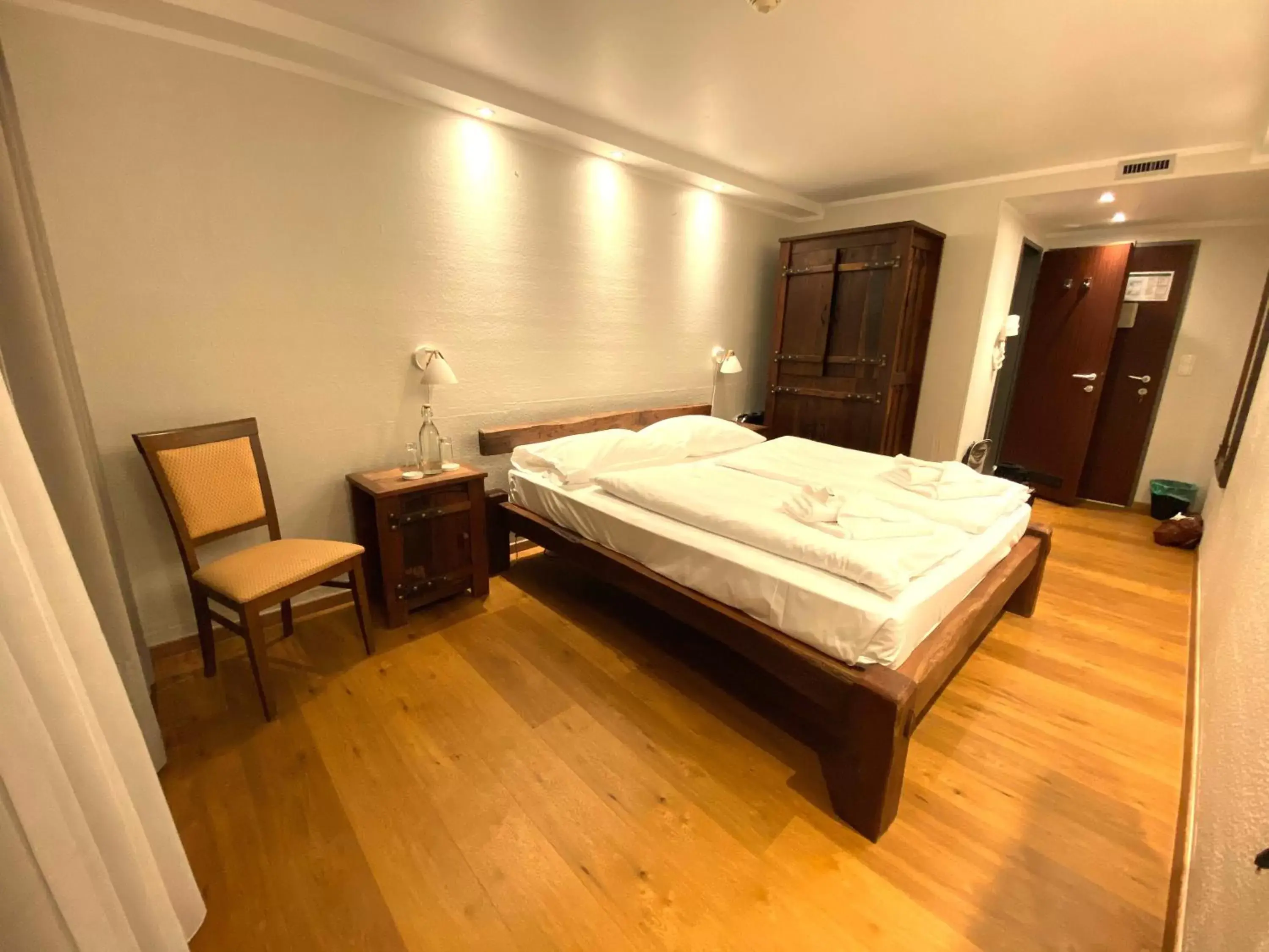 Bed in Hotel Enziana Wien