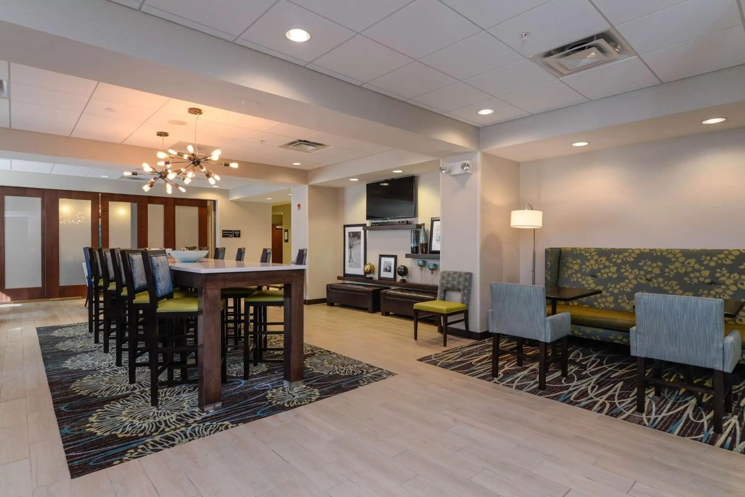 Lobby or reception, Restaurant/Places to Eat in Hampton Inn Brighton Mi