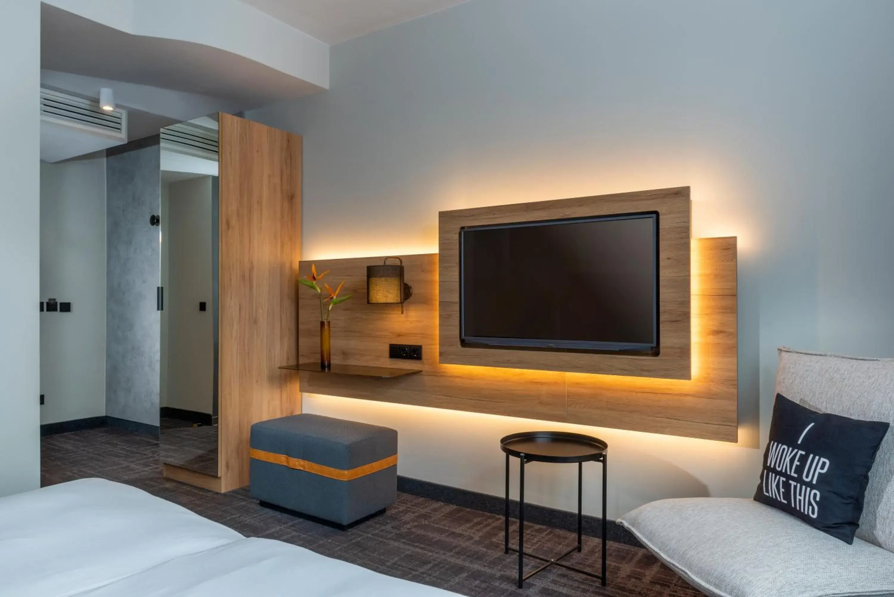 TV and multimedia, TV/Entertainment Center in Precise House Dusseldorf Airport