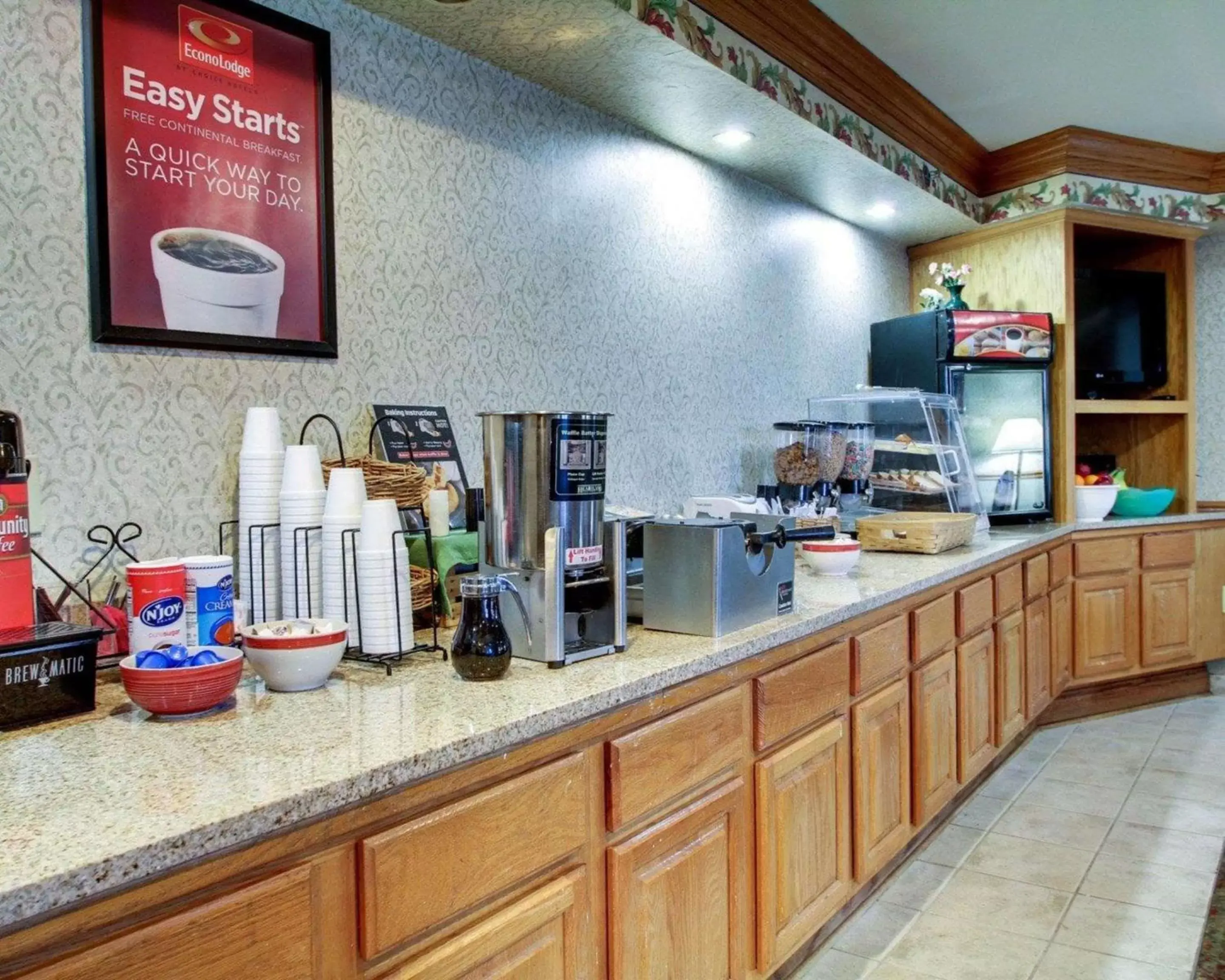 Restaurant/places to eat in Econo Lodge Inn & Suites Flowood