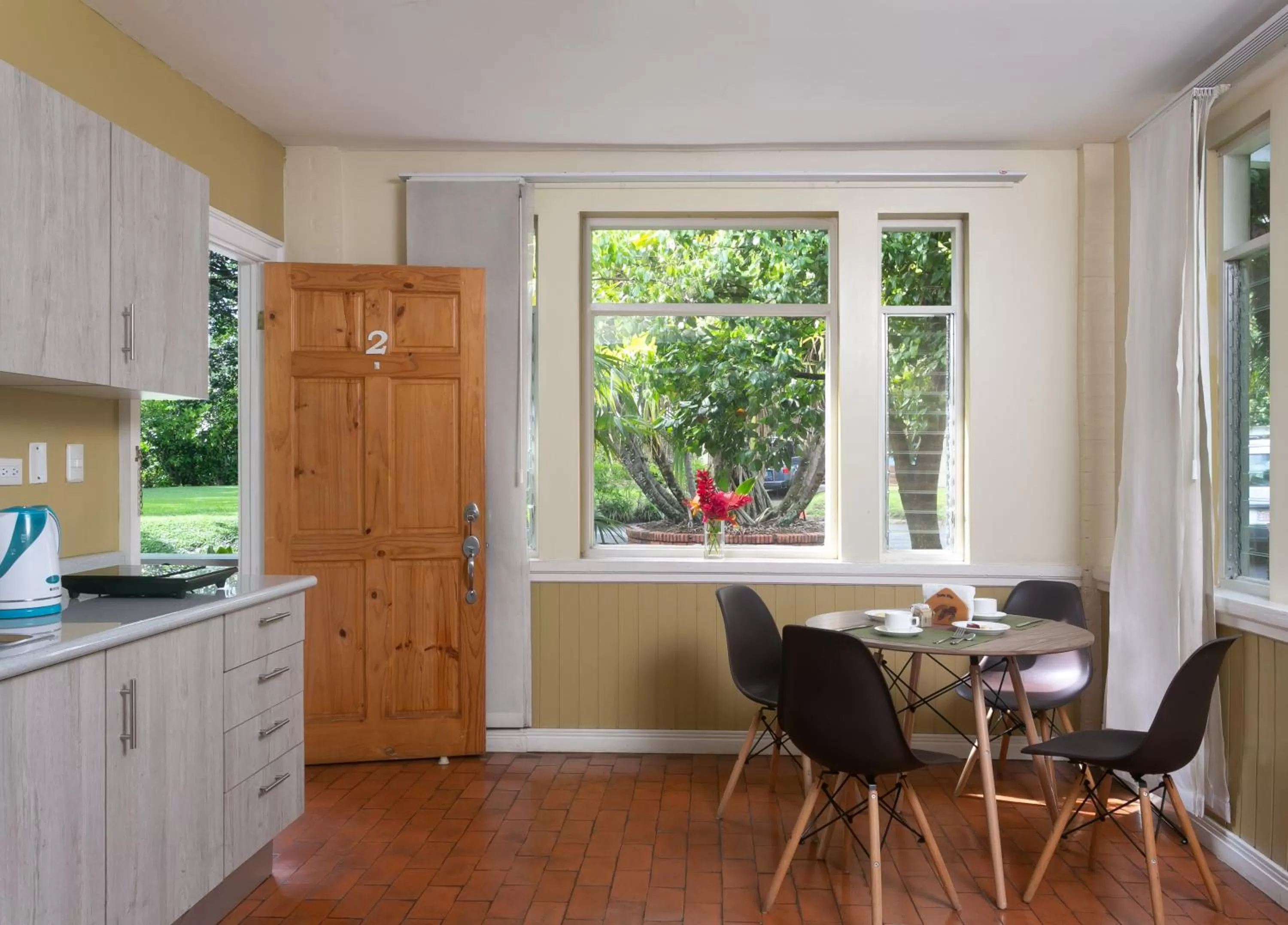 Kitchen or kitchenette, Kitchen/Kitchenette in Airport Costa Rica B&B