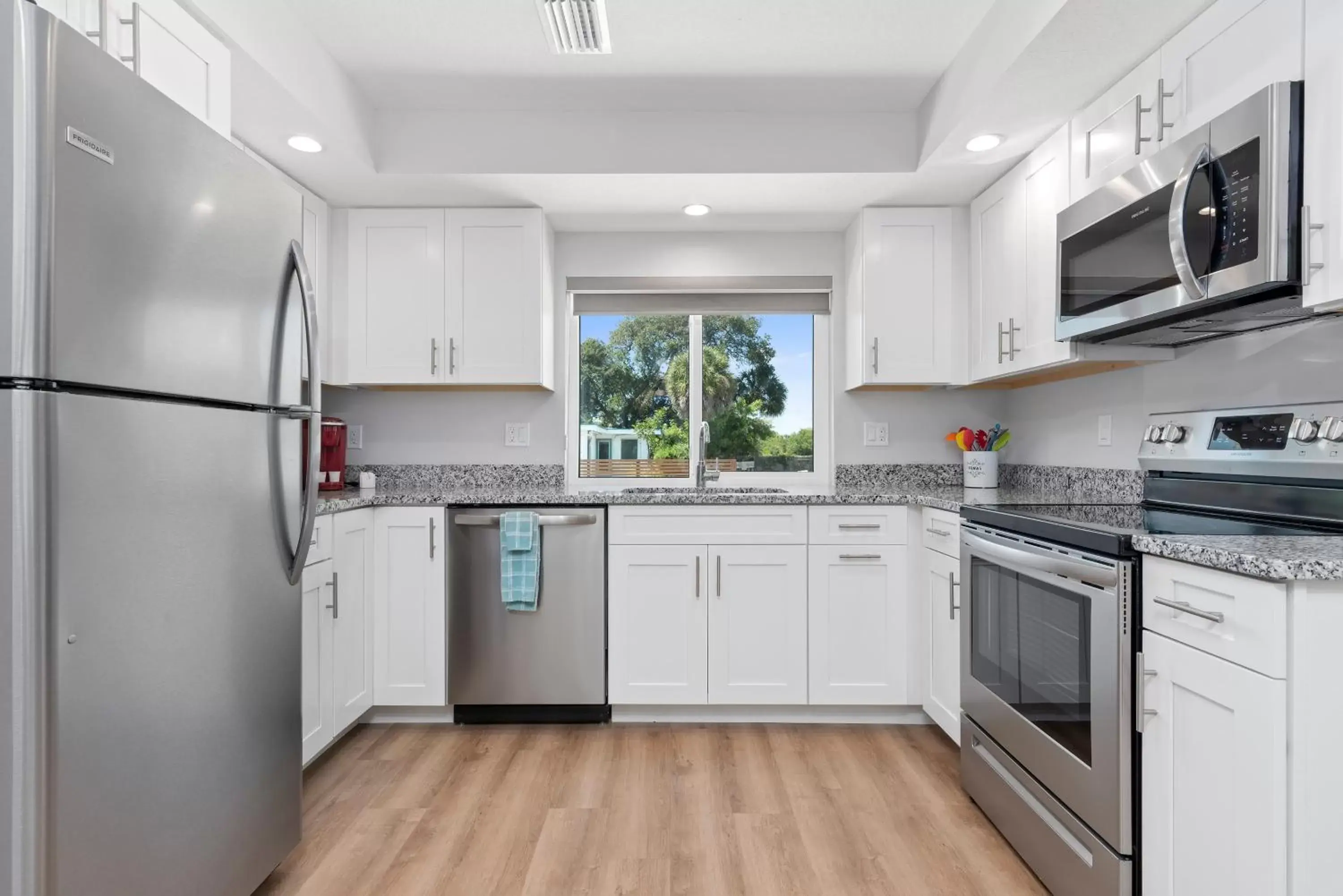 Kitchen/Kitchenette in Escape Casey Key