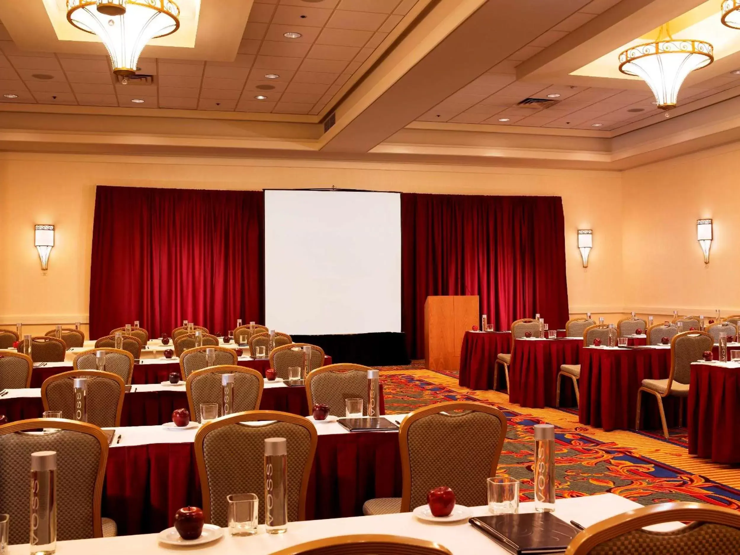 Meeting/conference room in DoubleTree by Hilton Hotel South Bend