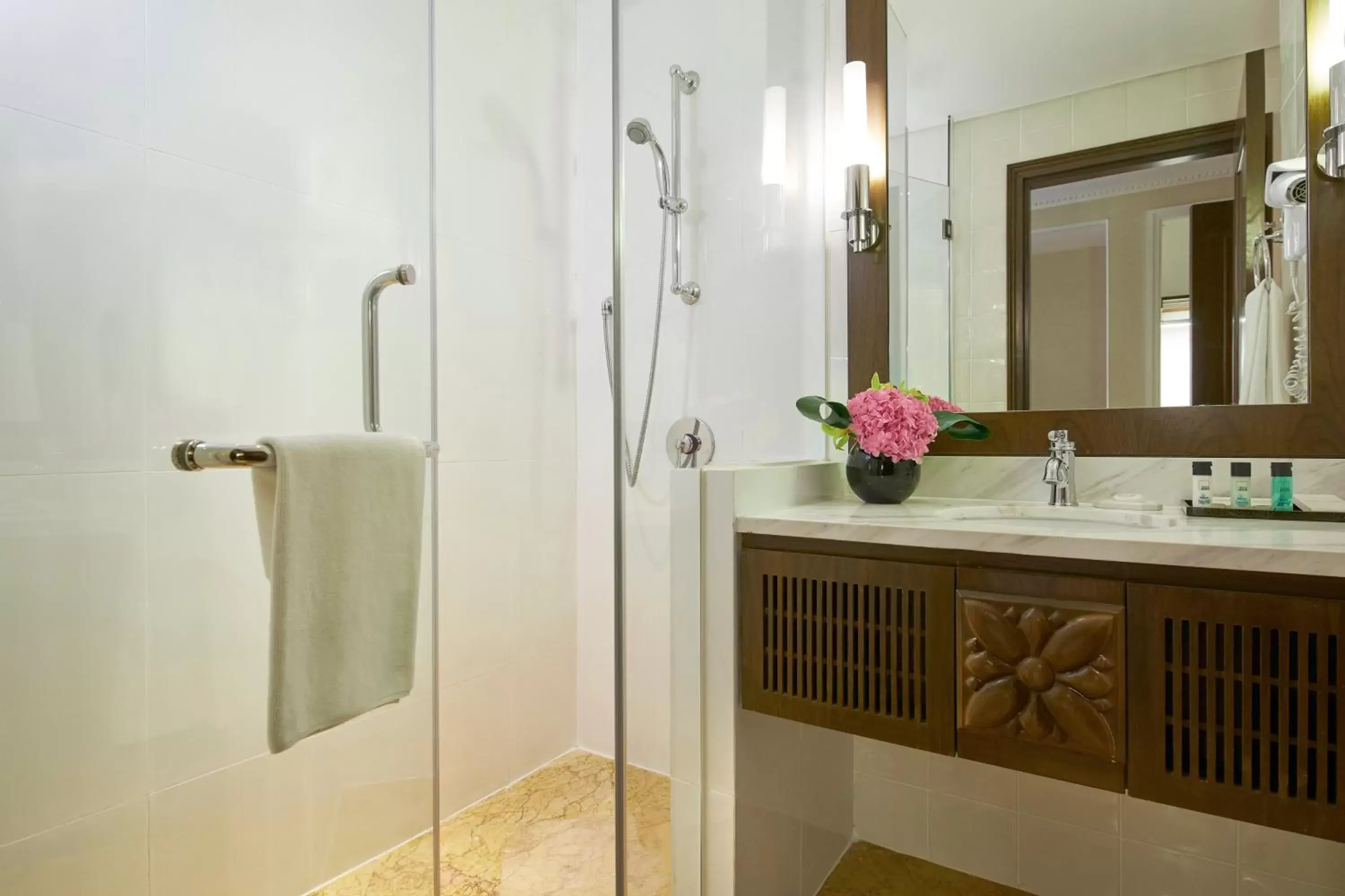 Bathroom in Rendezvous Hotel Singapore by Far East Hospitality