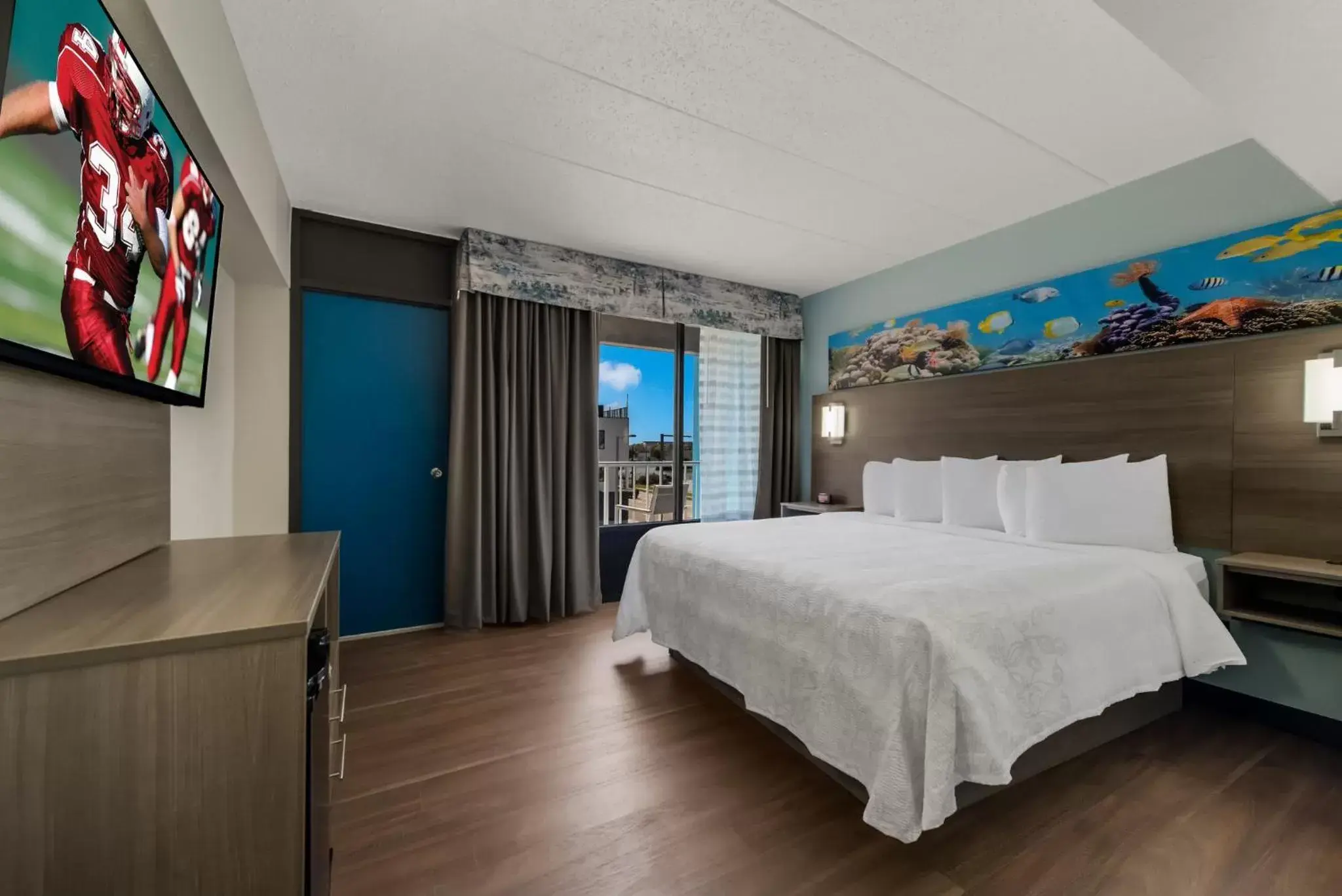 Bedroom in Red Roof PLUS & Suites Virginia Beach - Seaside