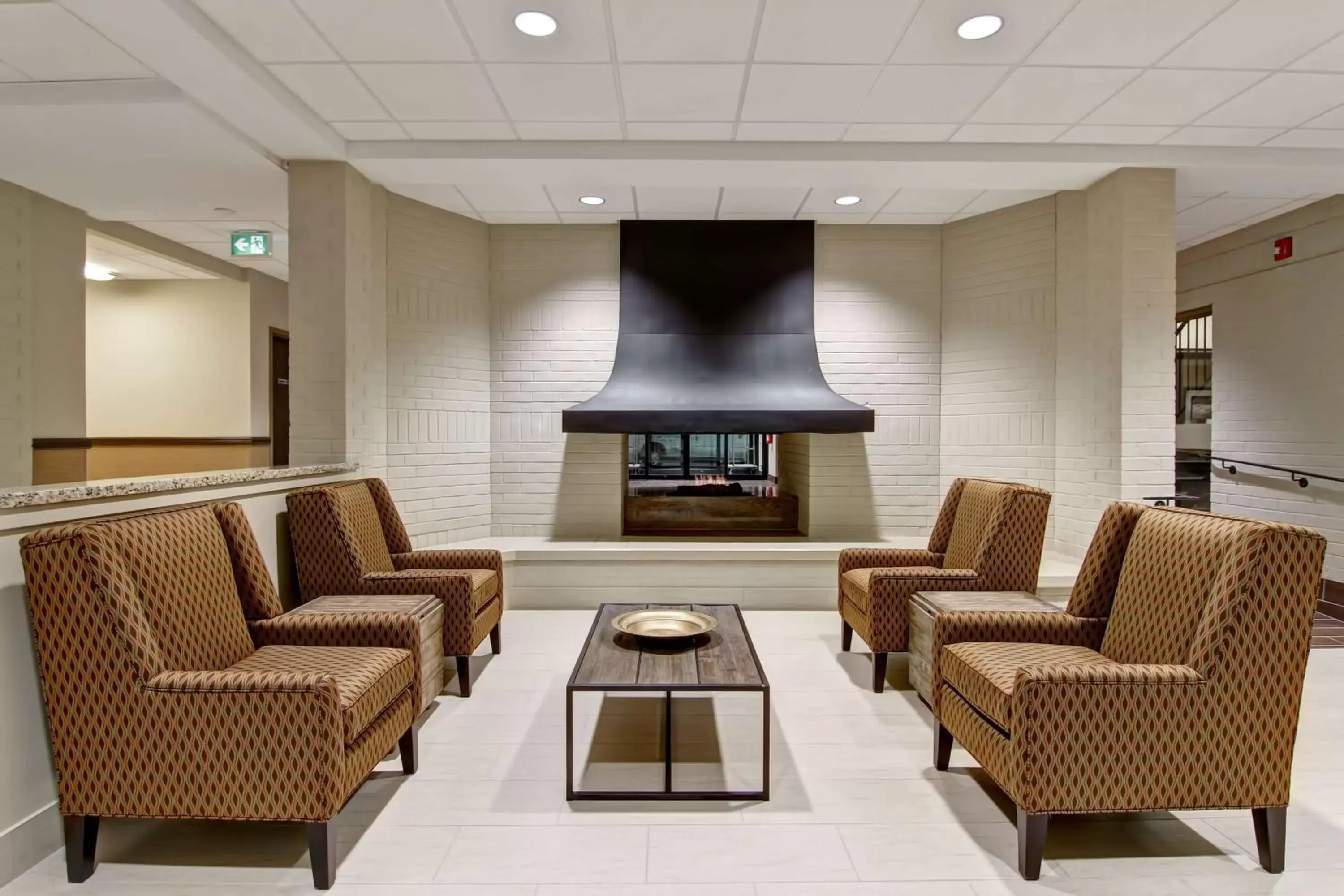 Lobby or reception, Seating Area in Best Western London Airport Inn & Suites