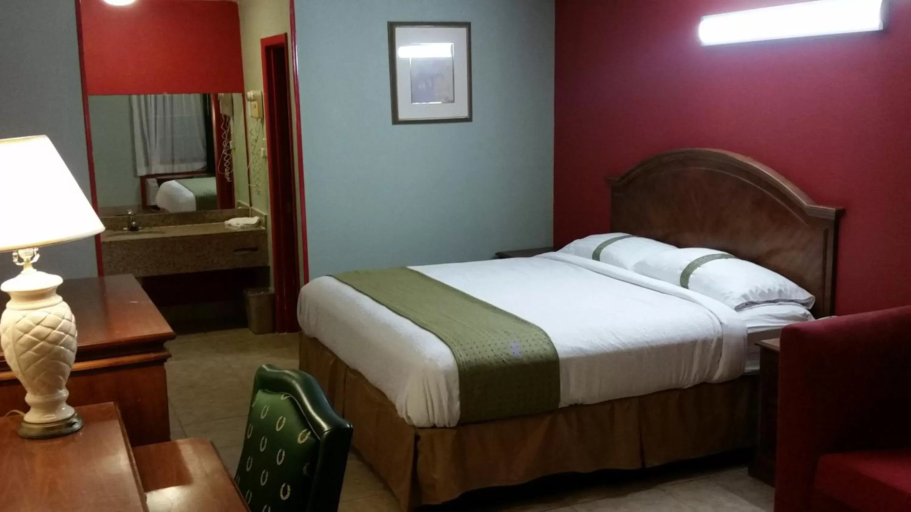 Photo of the whole room, Bed in Texas Inn