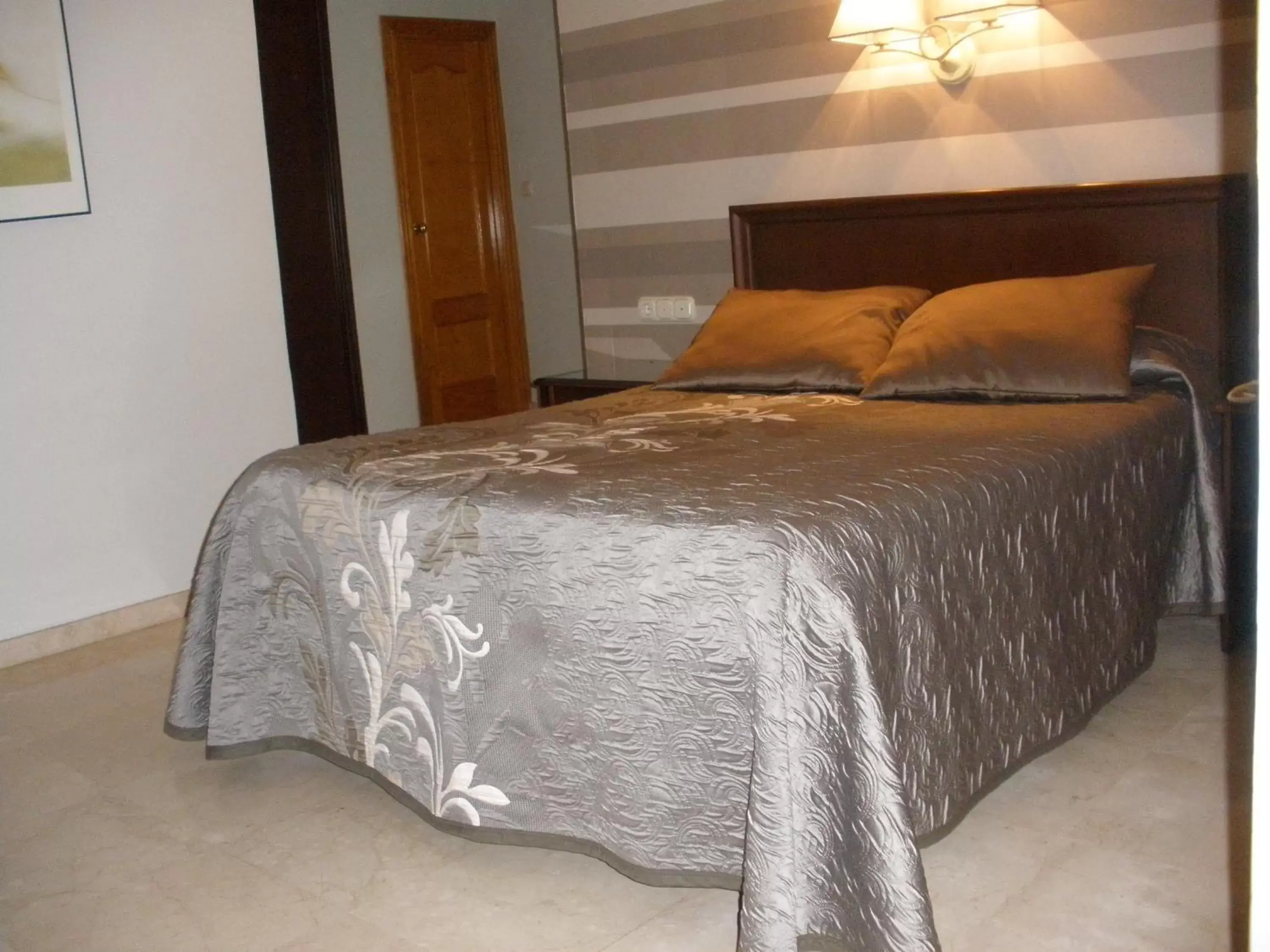 Photo of the whole room, Bed in Hotel Sacromonte