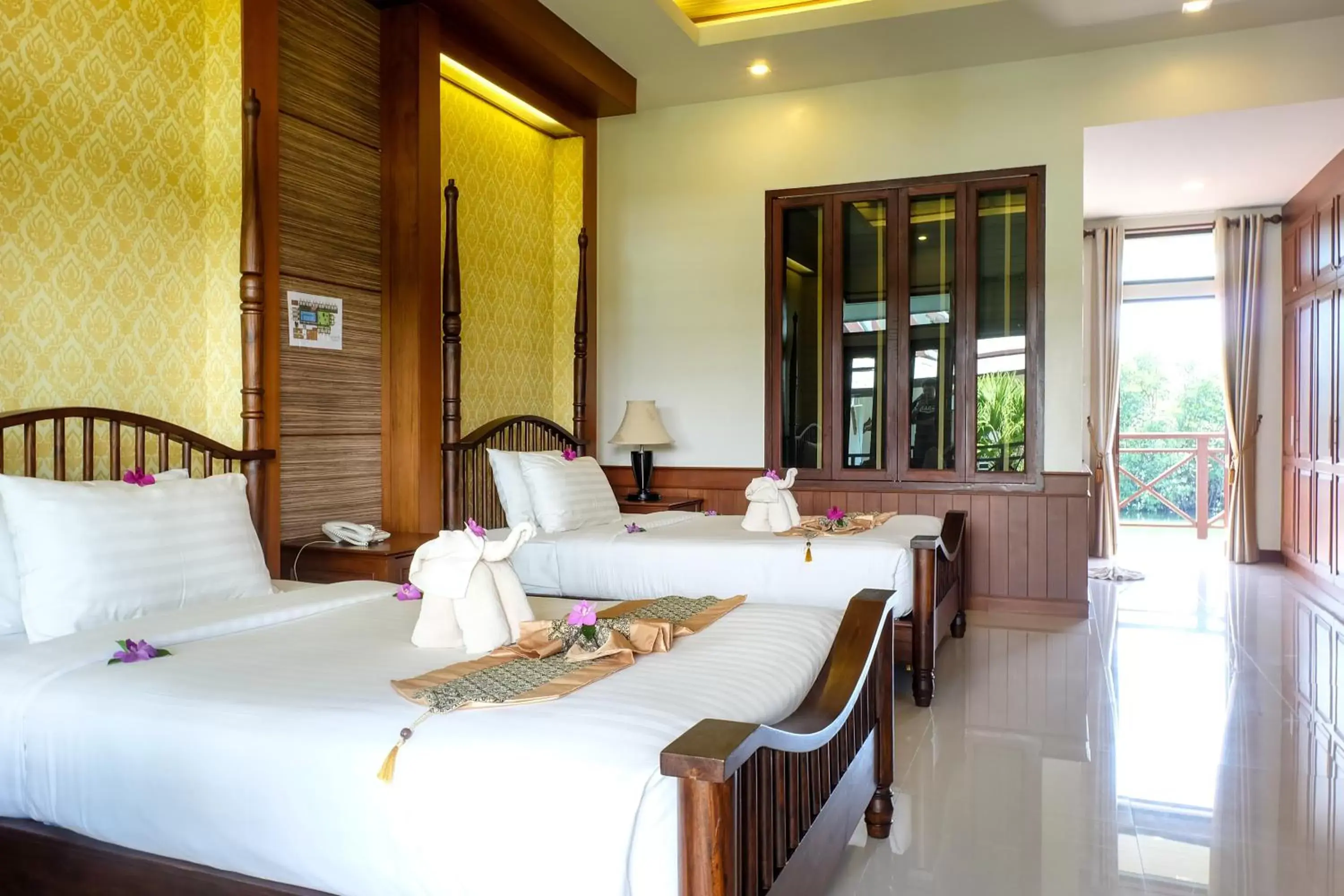 Bed in Bhu Tarn Koh Chang Resort & Spa