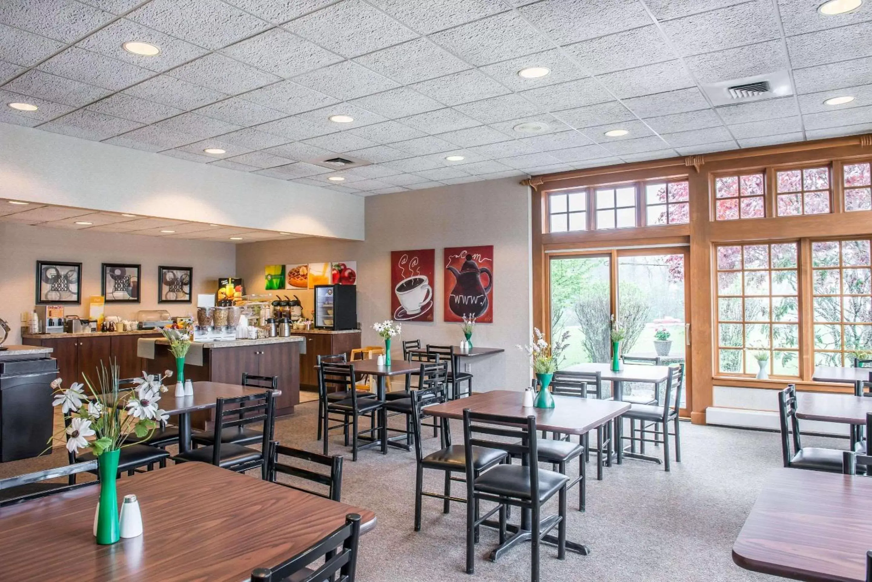Restaurant/Places to Eat in Quality Inn Pittsburgh Airport