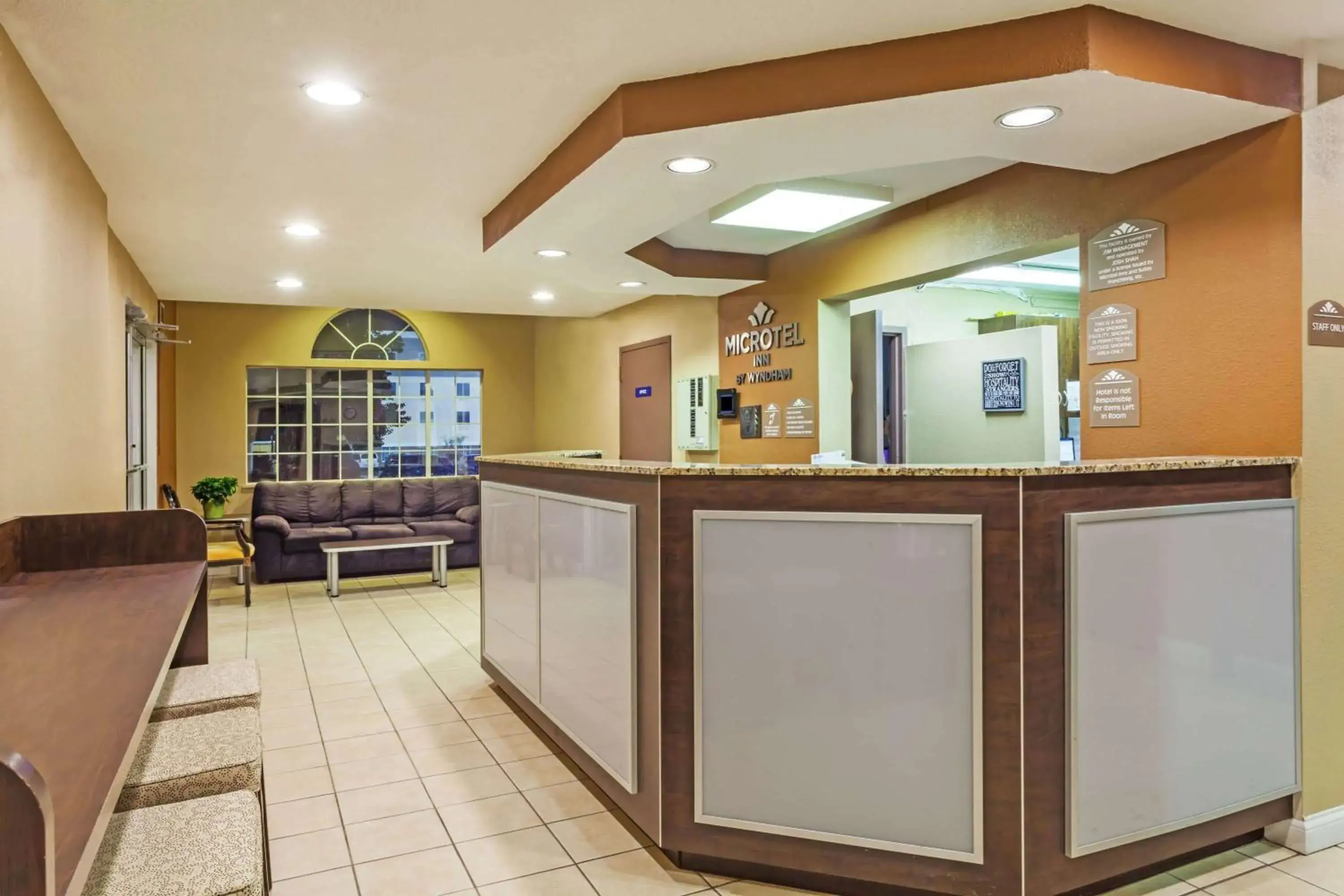 Restaurant/places to eat, Lobby/Reception in Microtel Inn by Wyndham Lexington