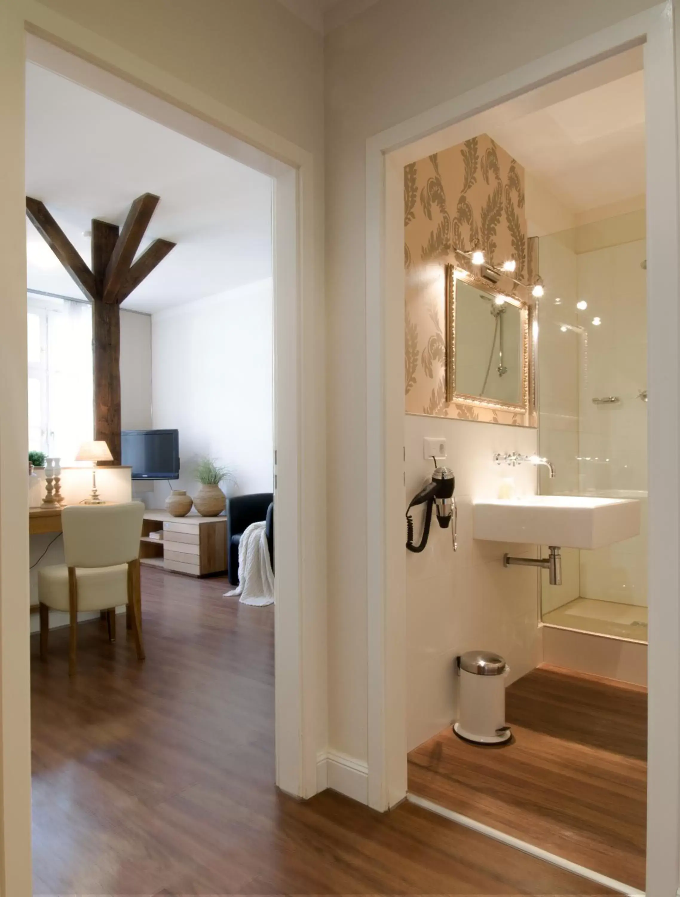 Deluxe Single Room in Carlstadt Suites Düsseldorf Deluxe Single Room in Carlstadt Suites Düsseldorf