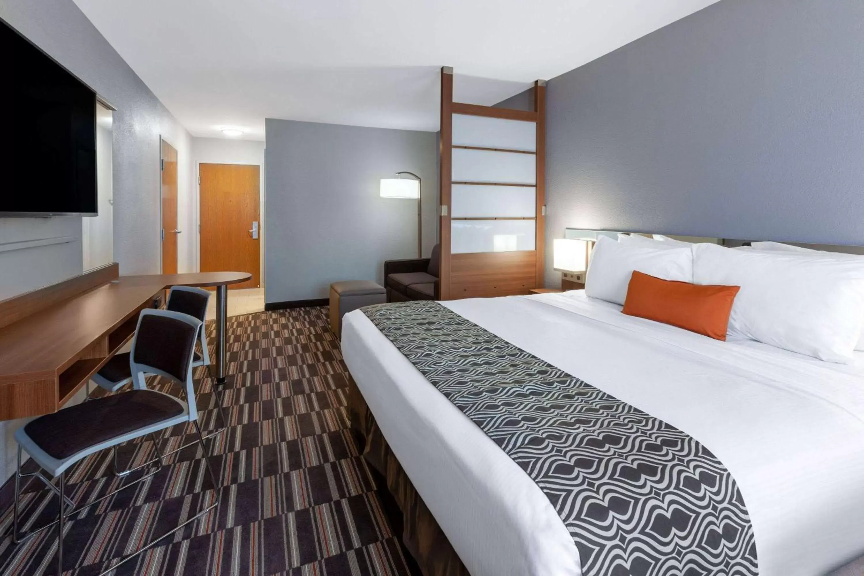 Bed in Microtel Inn & Suites by Wyndham Sunbury - Columbus North