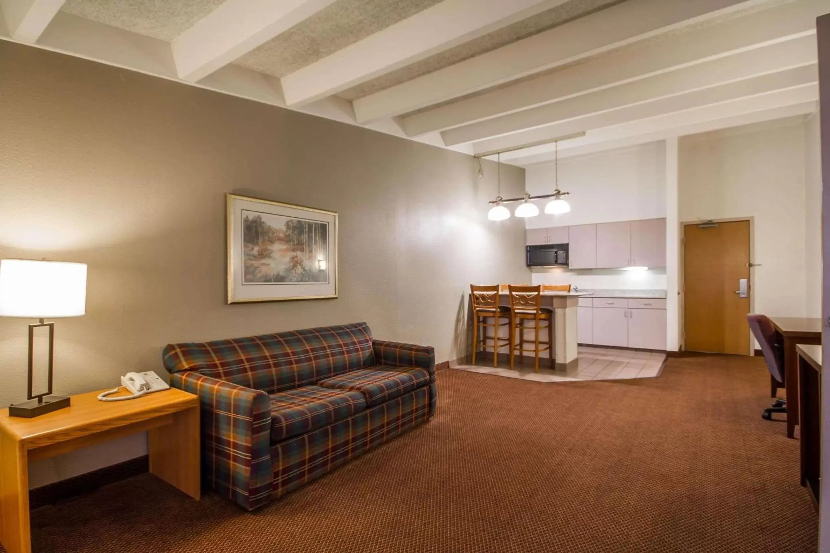 Photo of the whole room, Seating Area in Comfort Inn & Suites Madison - Airport