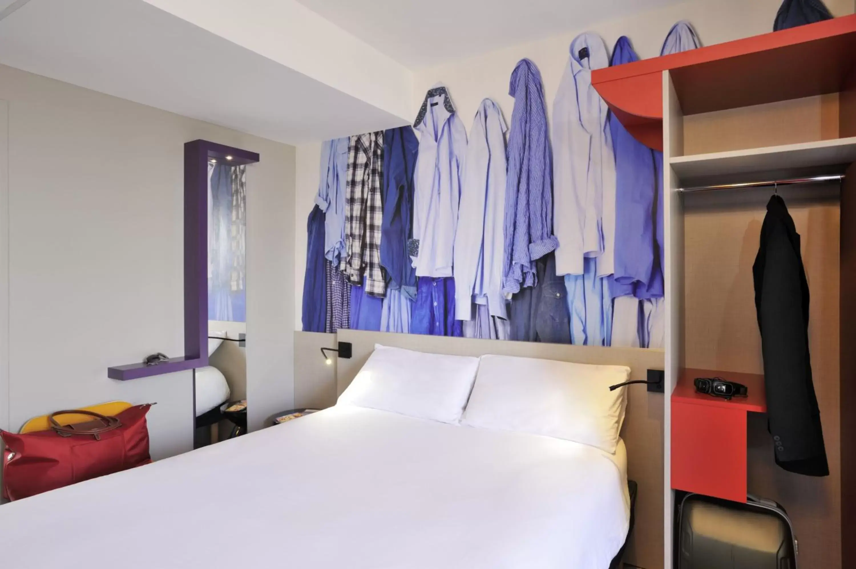 Bedroom, Bed in ibis Styles Lille Centre Grand Place