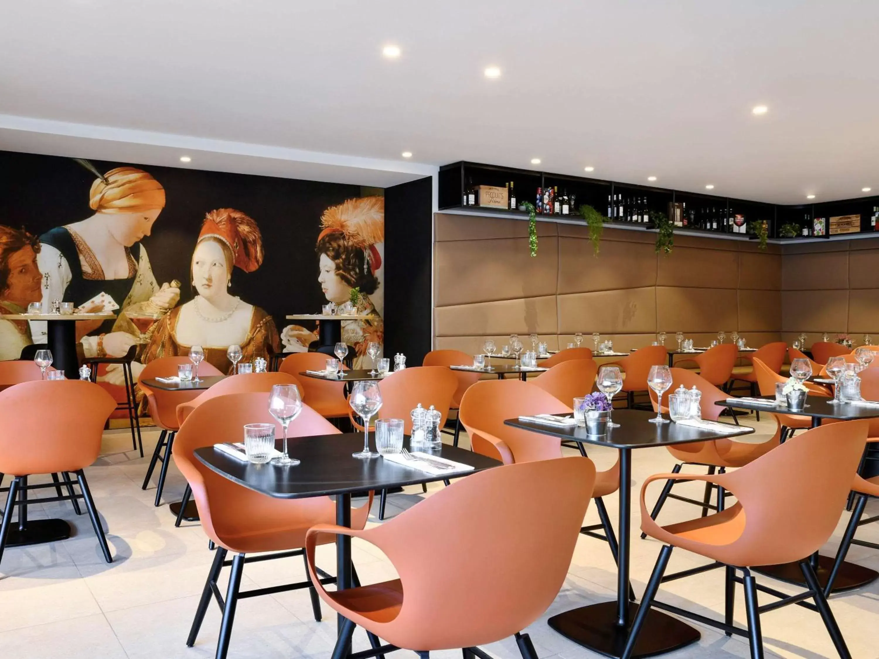 Restaurant/Places to Eat in Mercure Paris La Défense
