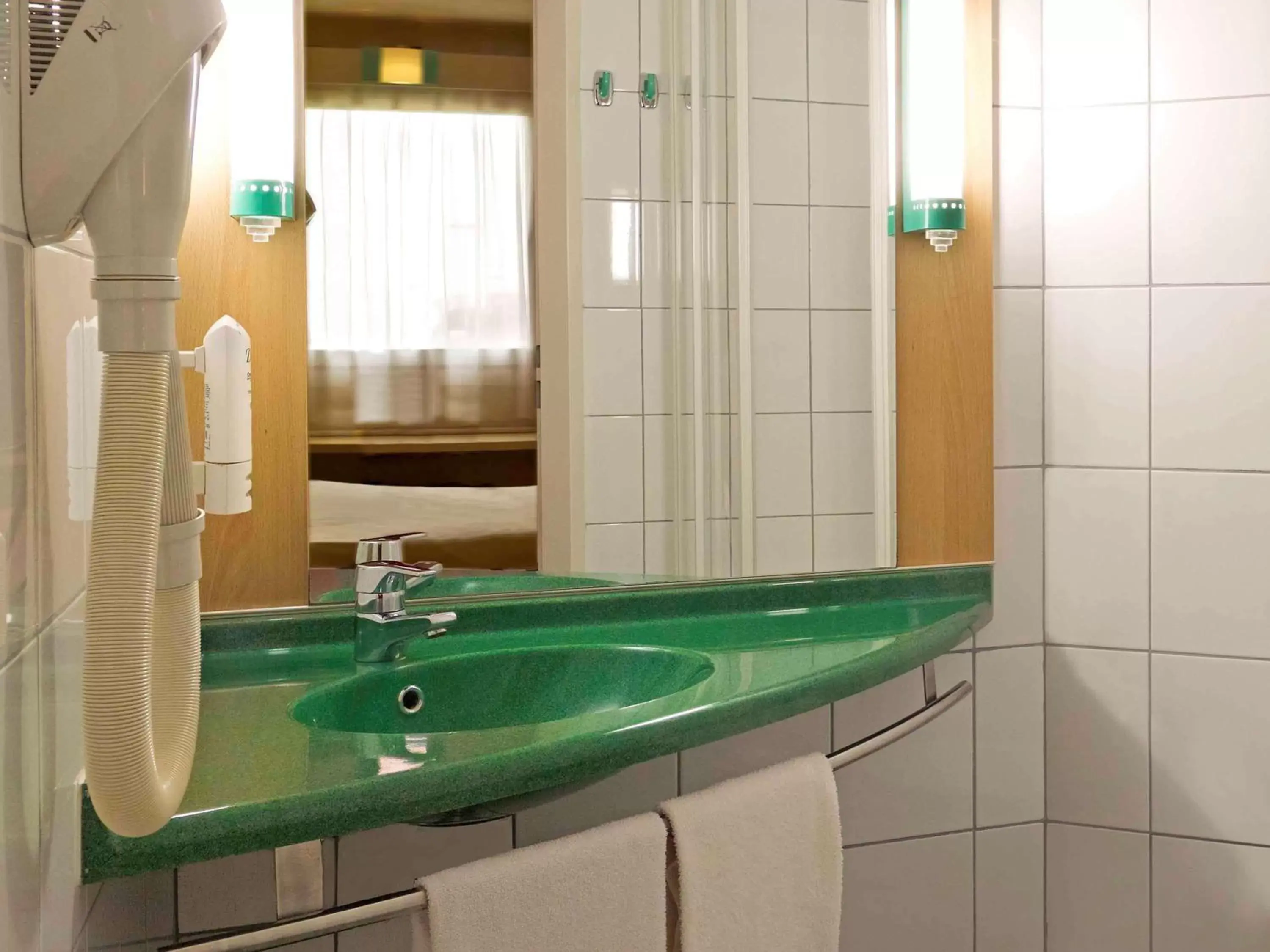 Photo of the whole room, Bathroom in Ibis Katowice - Zabrze