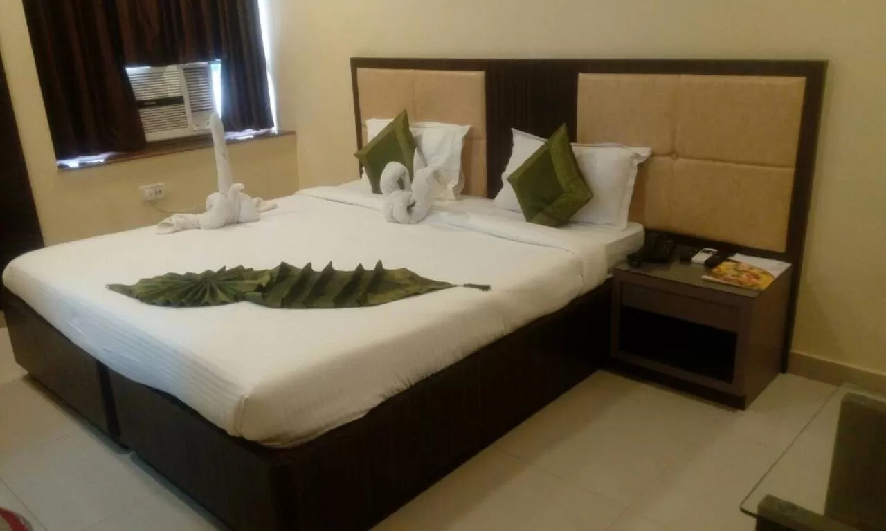 Bed in Diamond Plaza