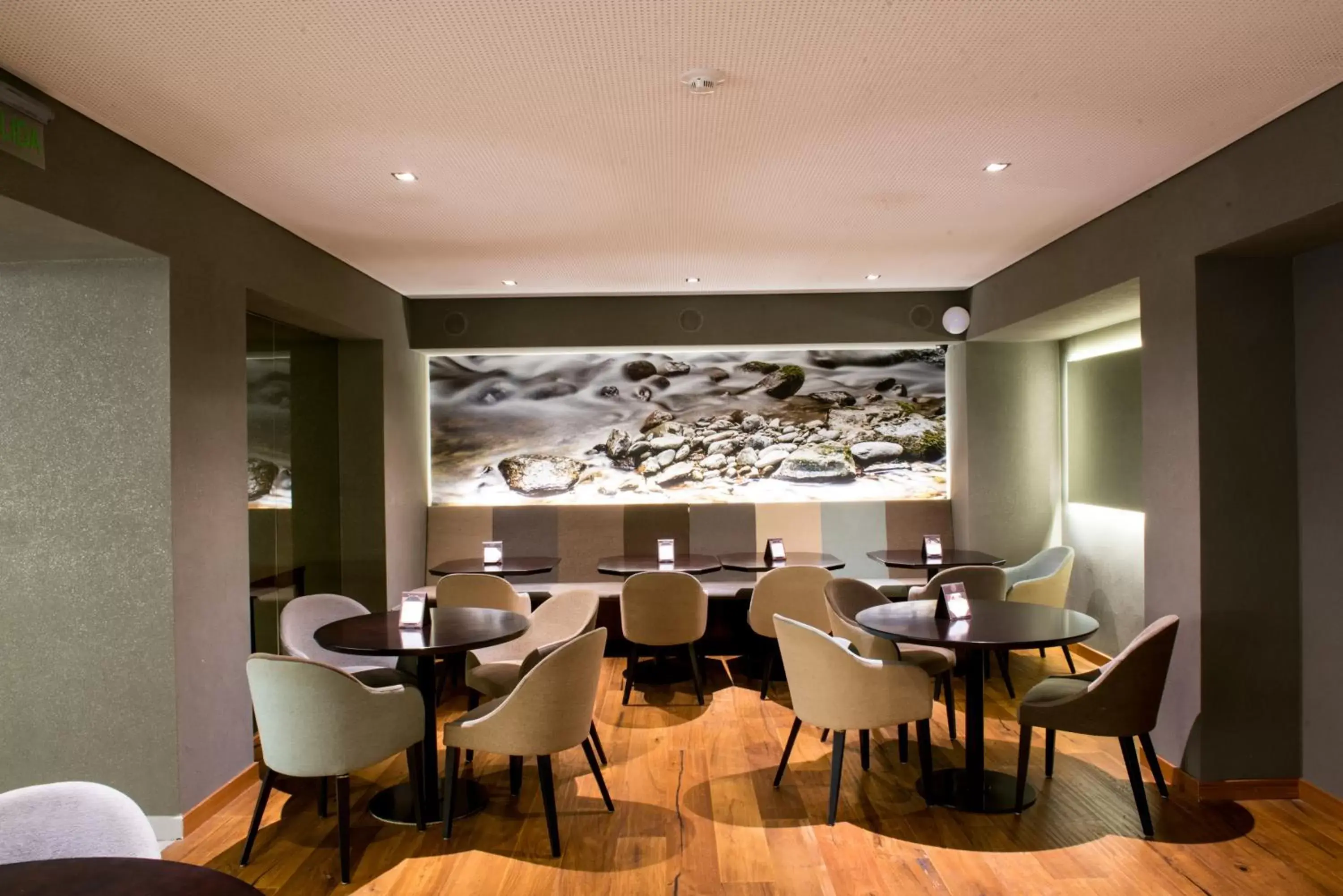 Lounge or bar, Restaurant/Places to Eat in Windsor Hotel & Tower Argentina