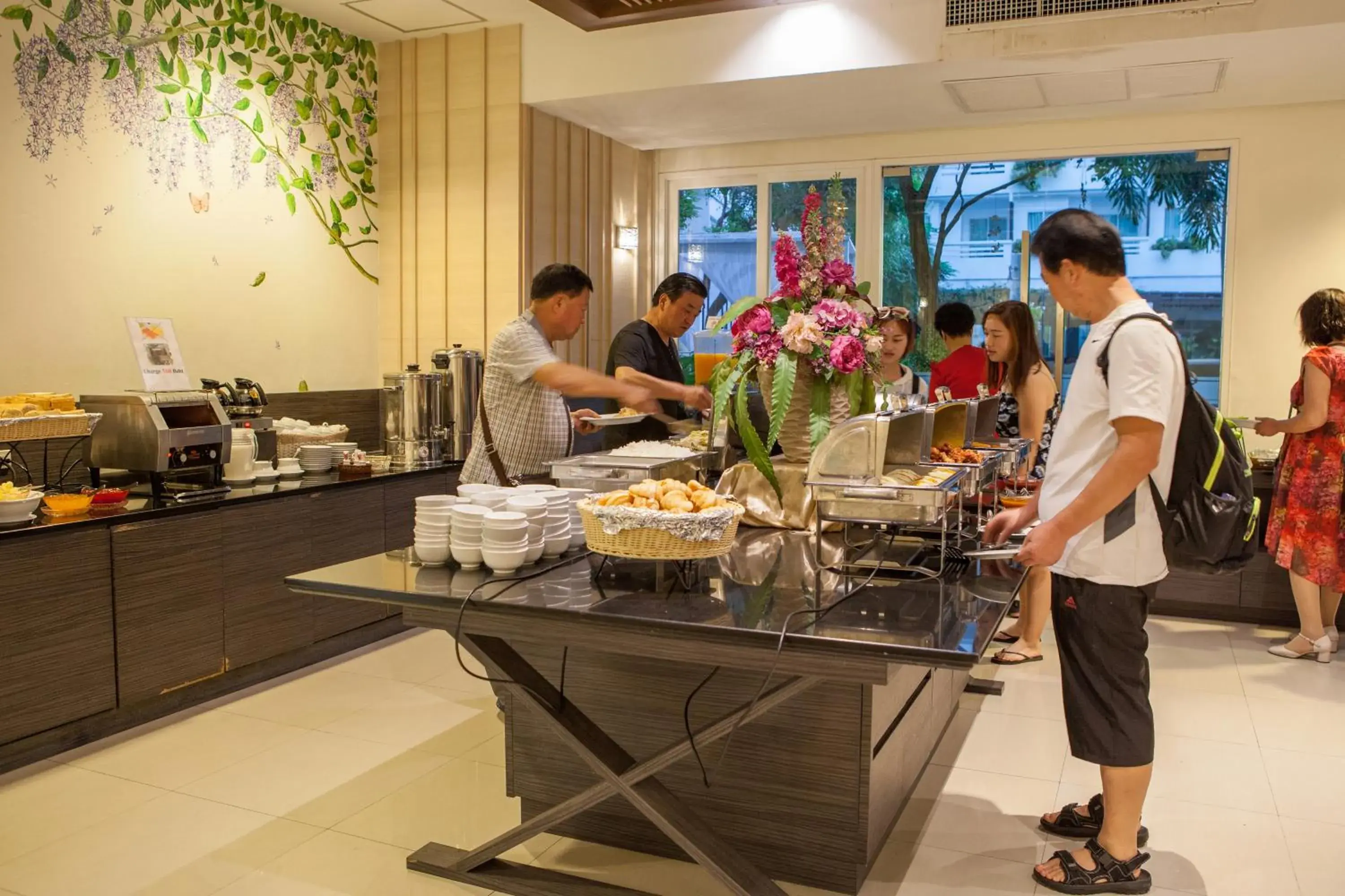 Restaurant/places to eat in Hill Fresco Hotel Restaurant/places to eat in Hill Fresco Hotel