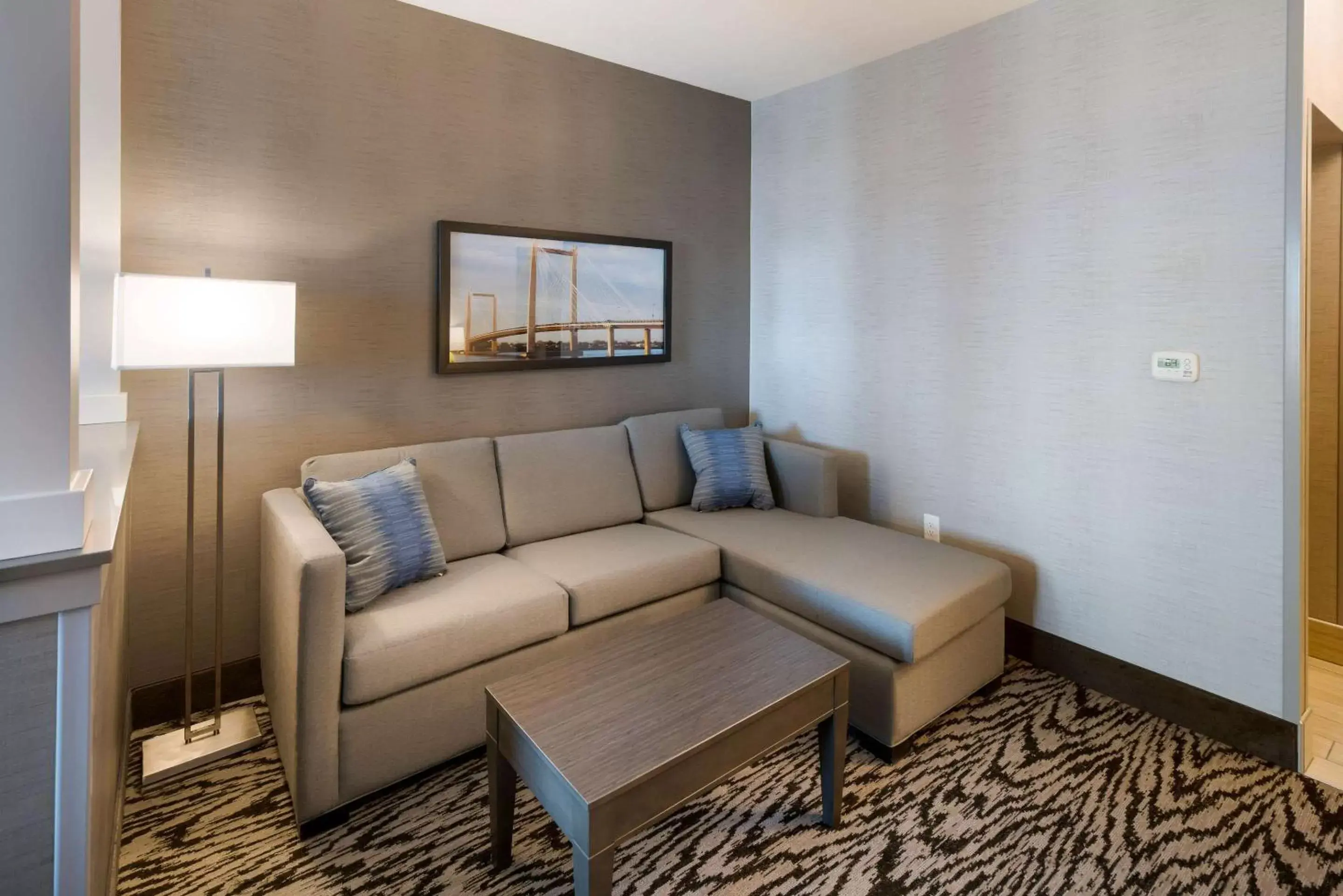 Photo of the whole room, Seating Area in Comfort Suites Kennewick at Southridge