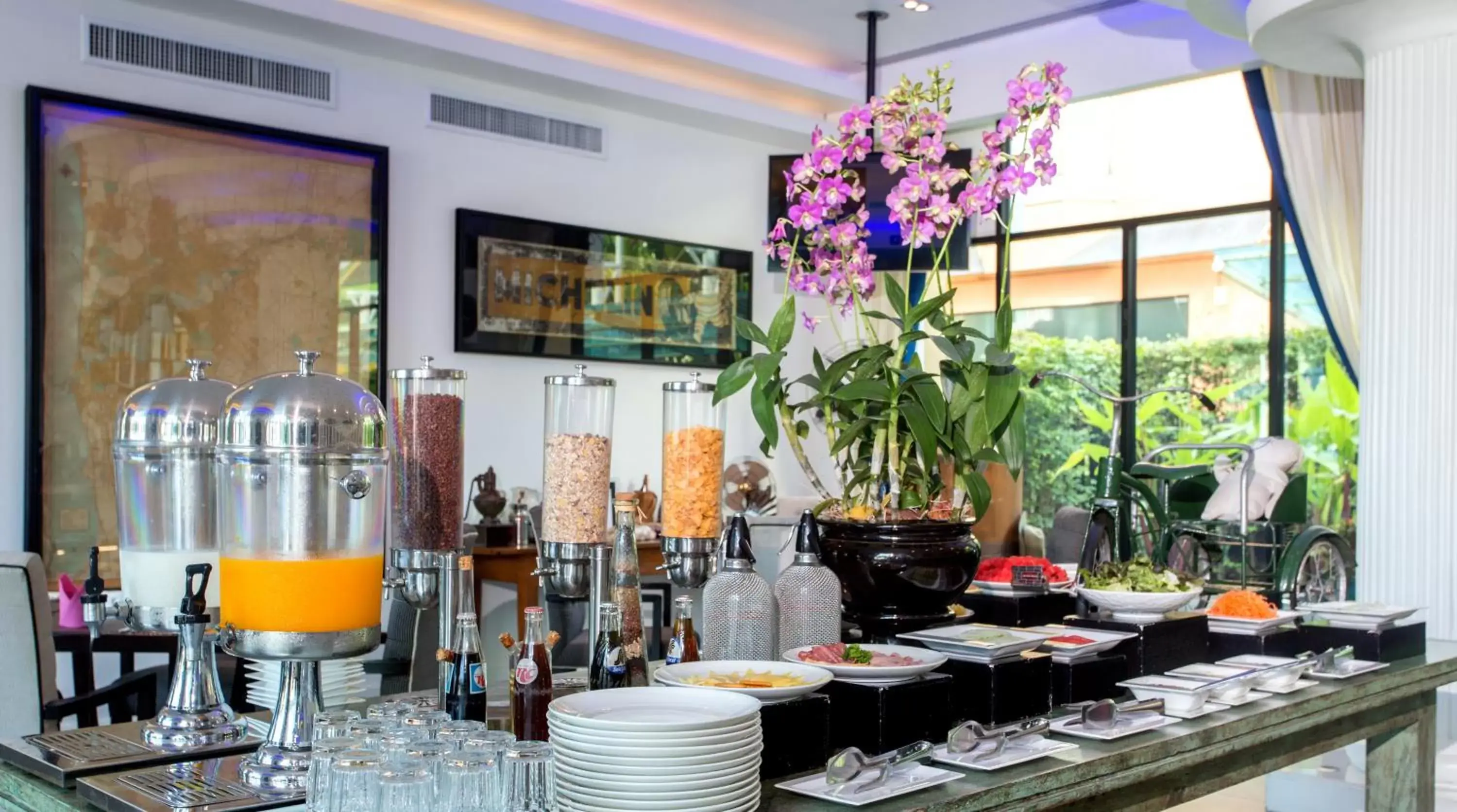 Breakfast, Restaurant/Places to Eat in Wave Hotel Pattaya