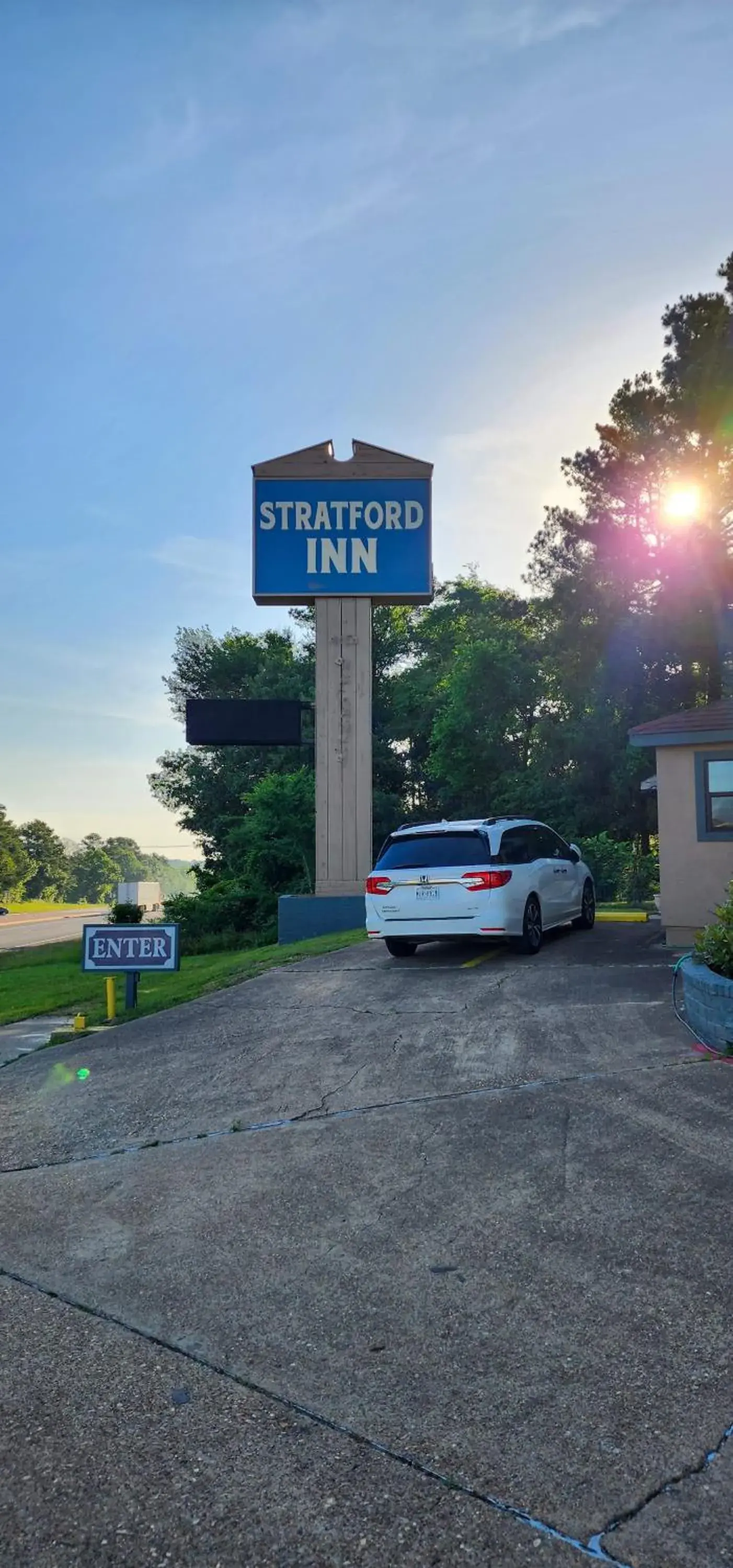 Sunset, Property Building in Stratford Inn Tyler