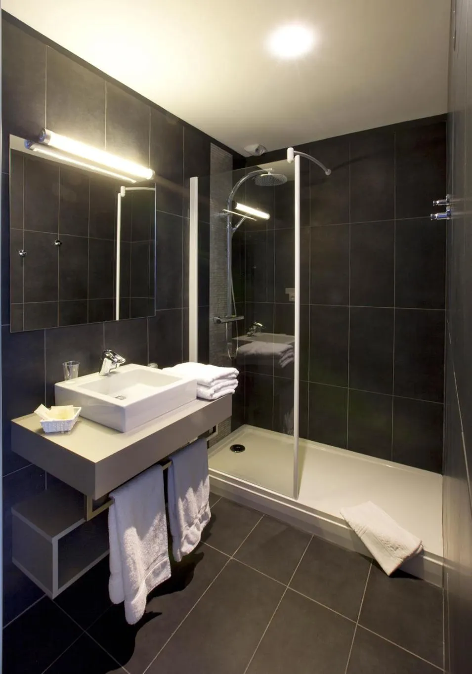 Bathroom in Logis Hotel - Restaurant - Spa - Le Relais de Farrou