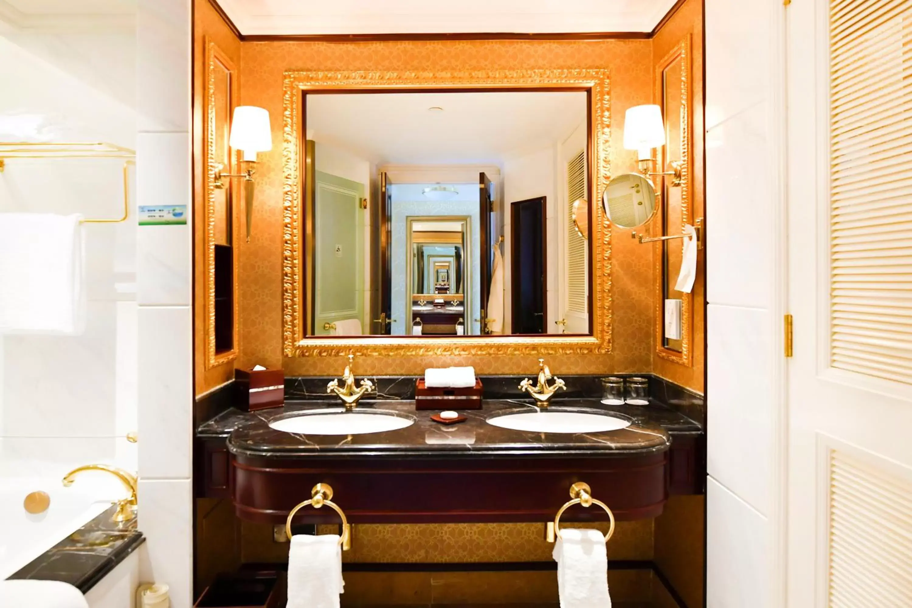 Bathroom in Grand Central Hotel Shanghai