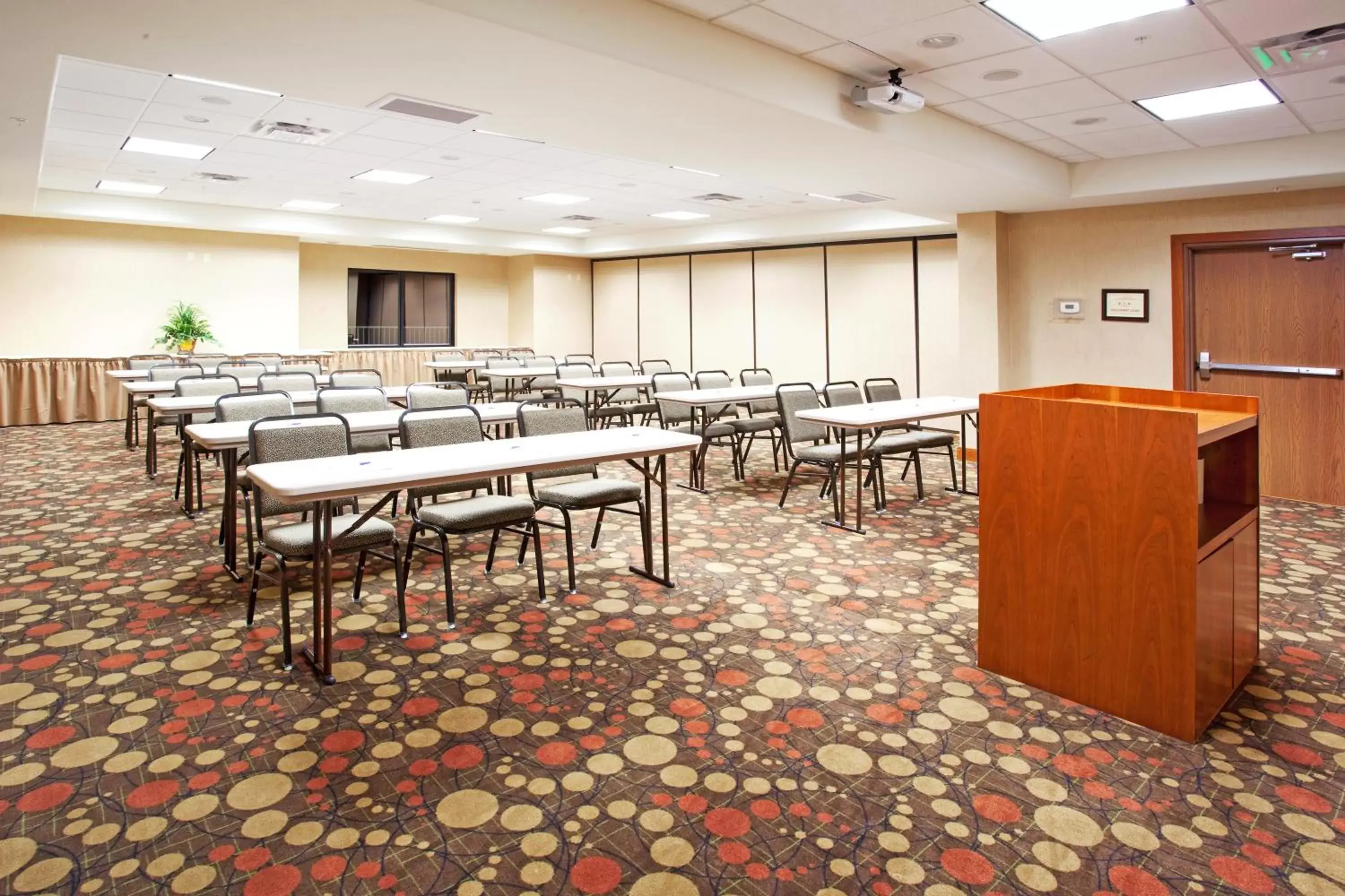 Meeting/conference room, Business Area/Conference Room in Holiday Inn Express and Suites Los Alamos Entrada Park, an IHG Hotel