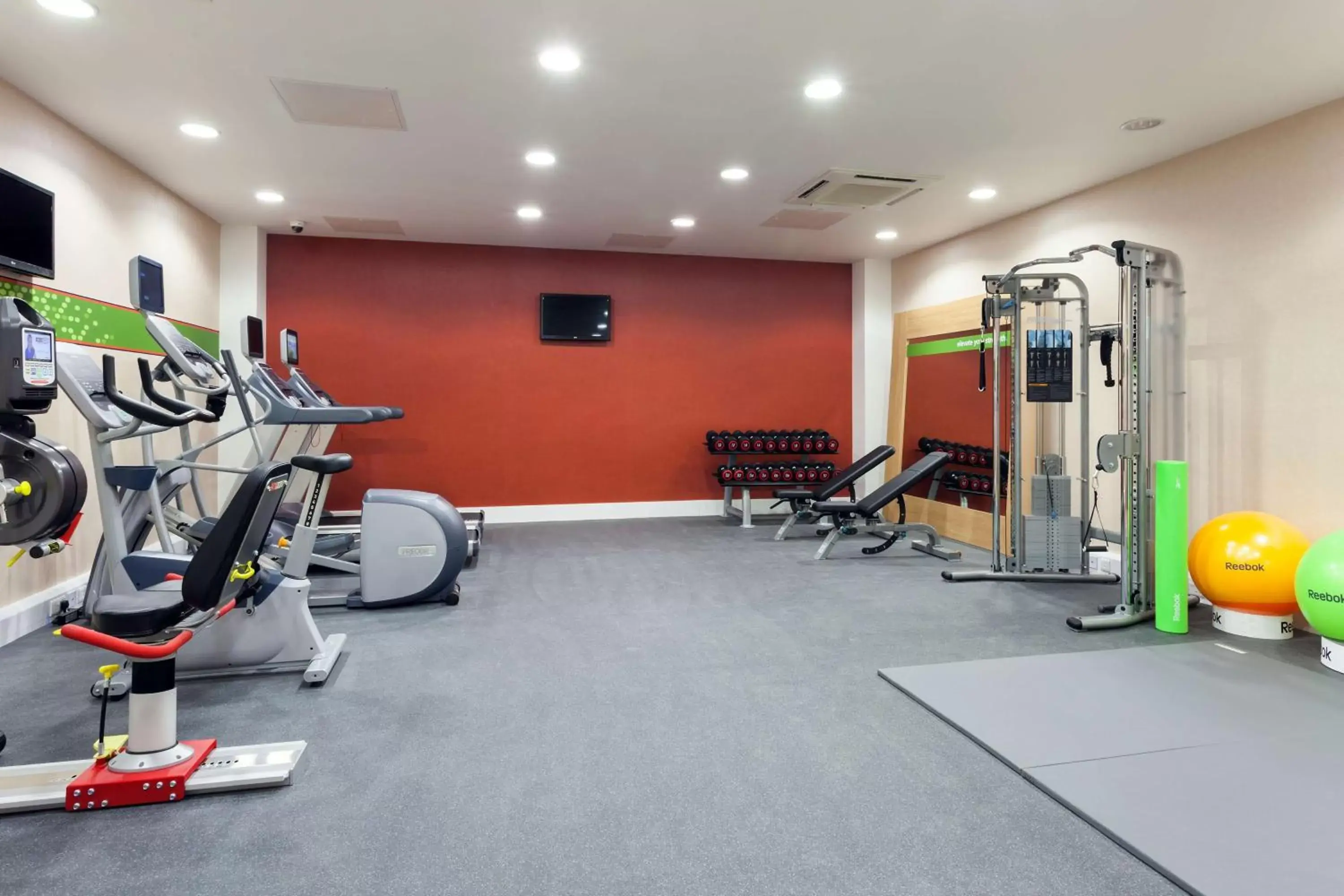 Fitness centre/facilities, Fitness Center/Facilities in Hampton by Hilton London Gatwick Airport