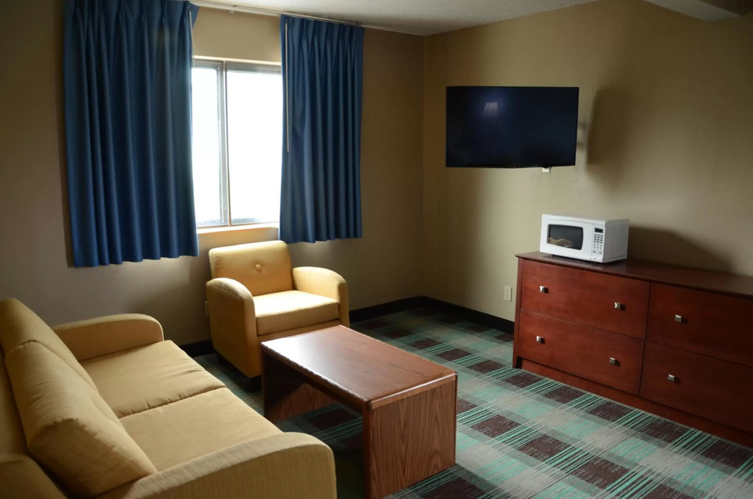 Seating Area in Super 8 by Wyndham Centerville