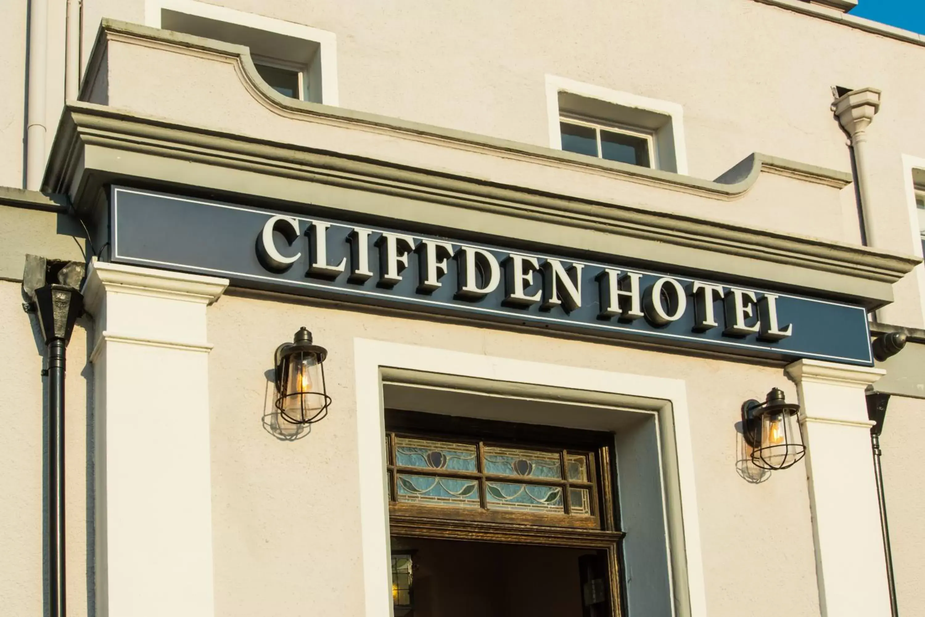 Facade/entrance in Cliffden Hotel