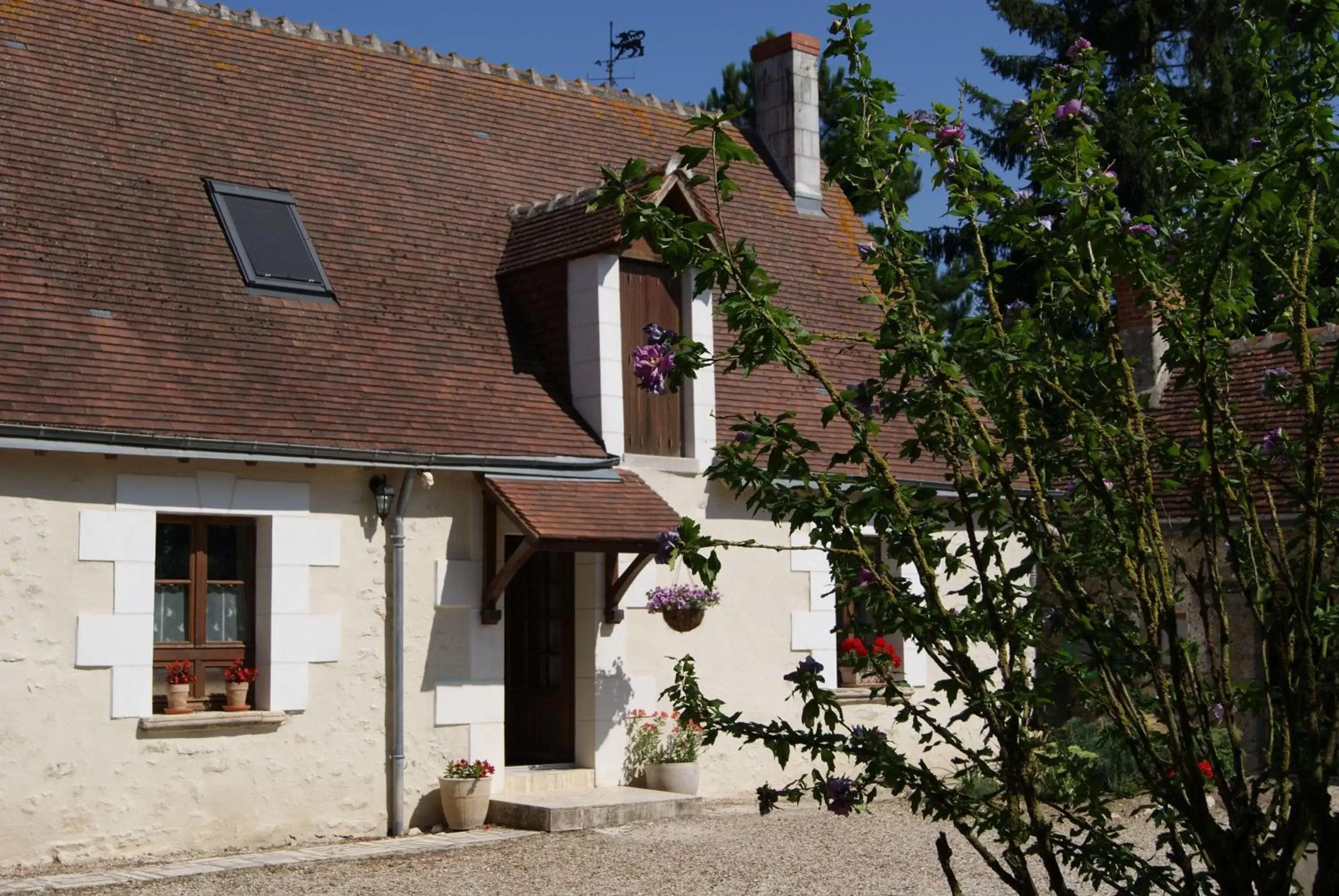 Facade/entrance, Property Building in La Bihourderie