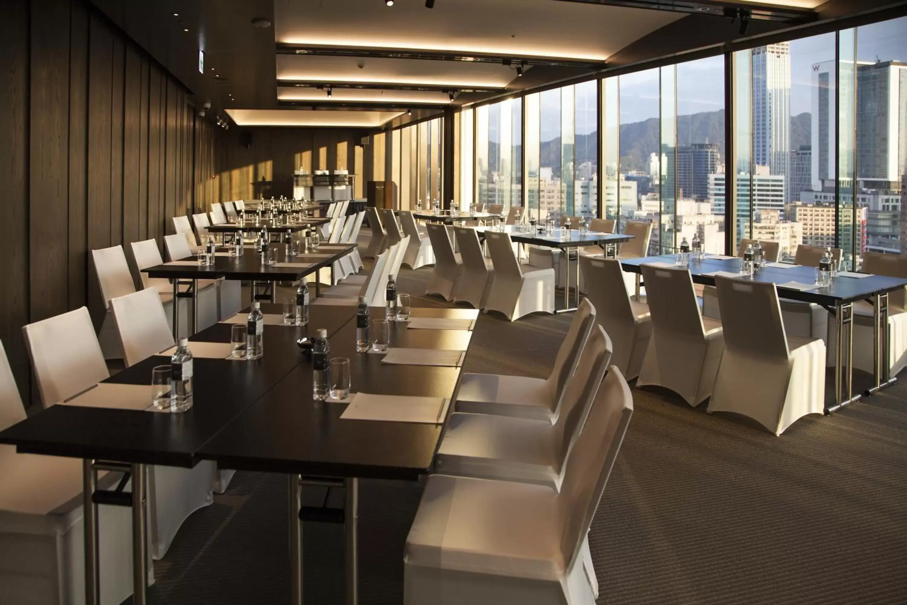 Meeting/conference room, Restaurant/Places to Eat in Eslite Hotel