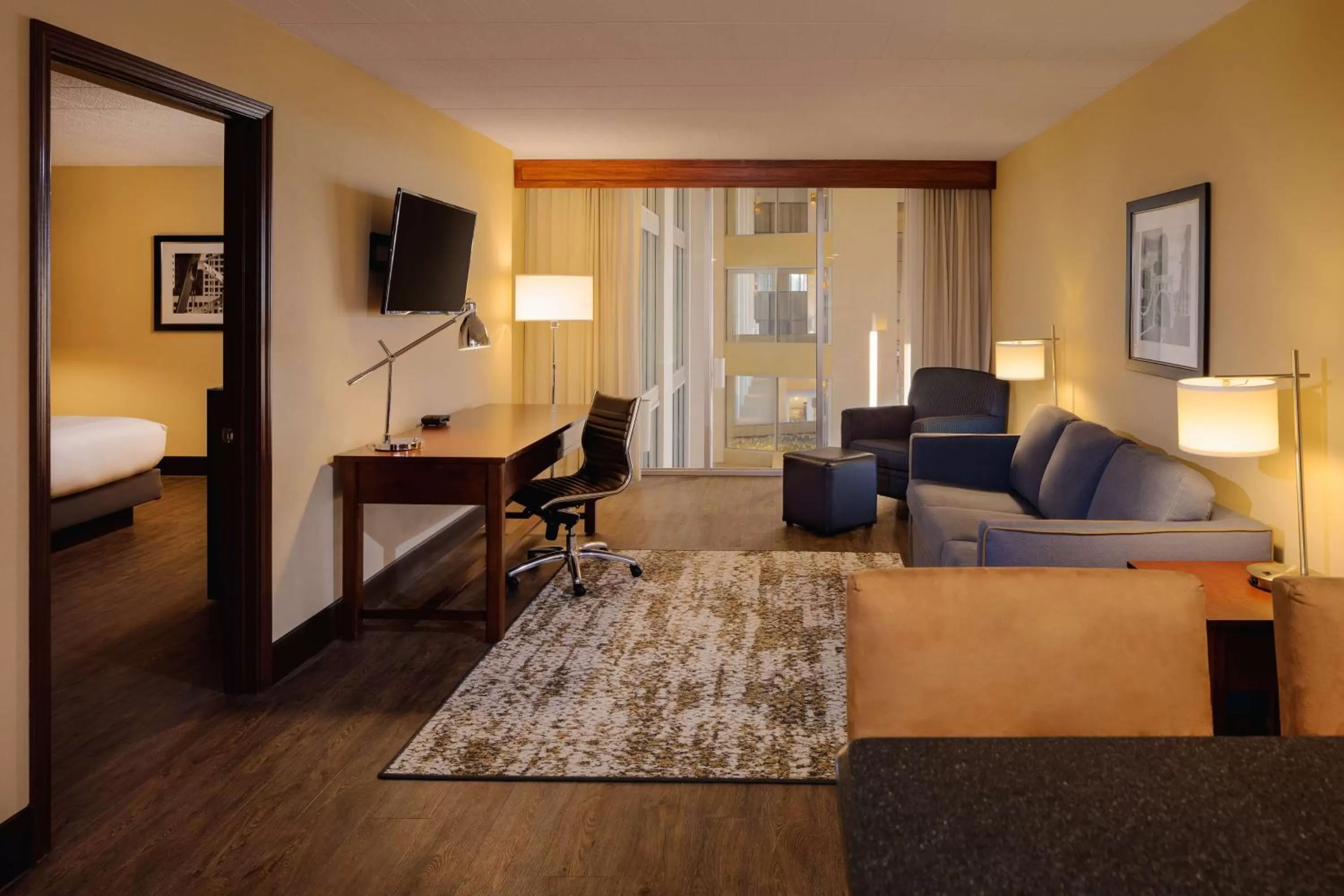 Bedroom, Bed in DoubleTree by Hilton Pittsburgh - Cranberry