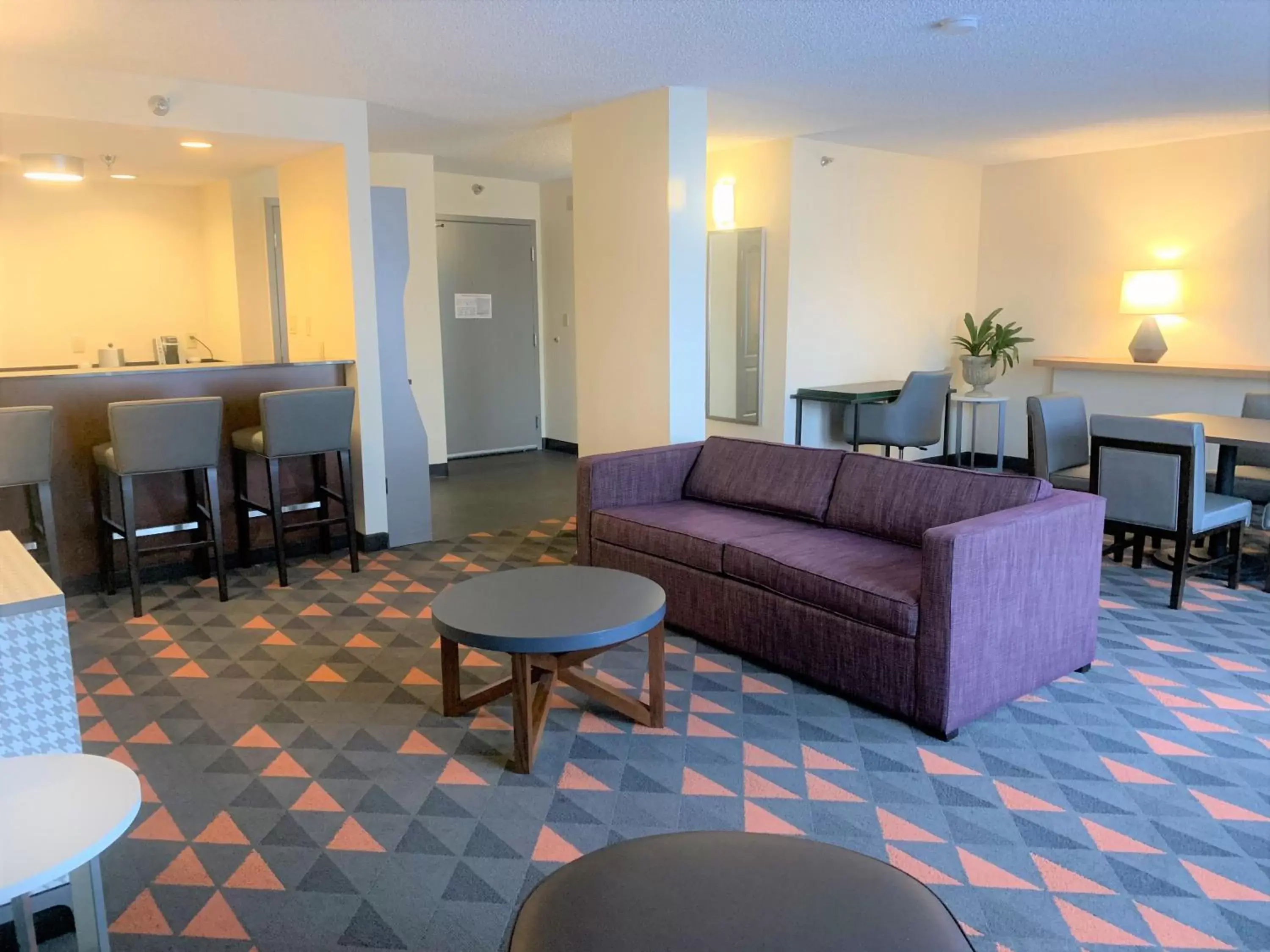 Photo of the whole room, Seating Area in Holiday Inn Asheville - Biltmore West, an IHG Hotel