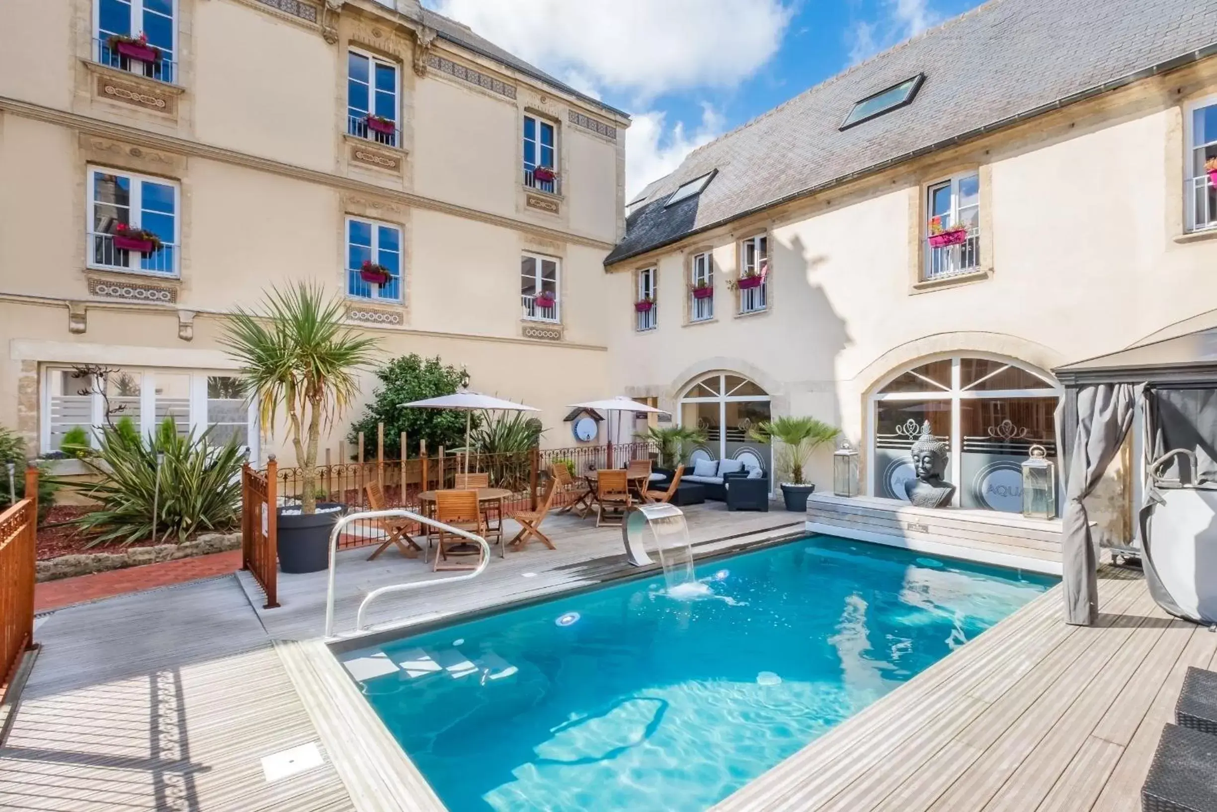 Swimming Pool in Hôtel De Brunville & Spa