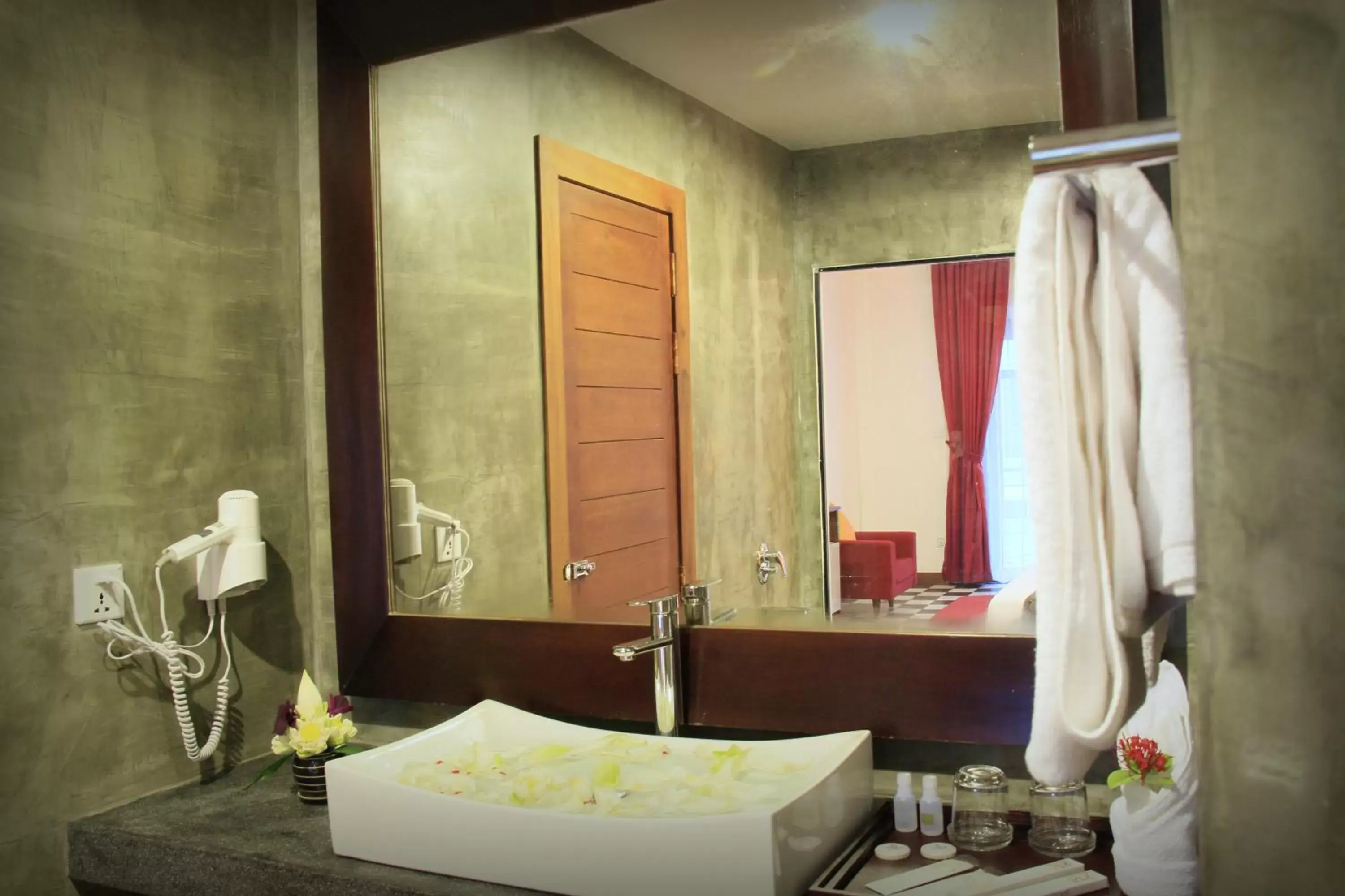 Bathroom in Mekong Angkor Palace Hotel