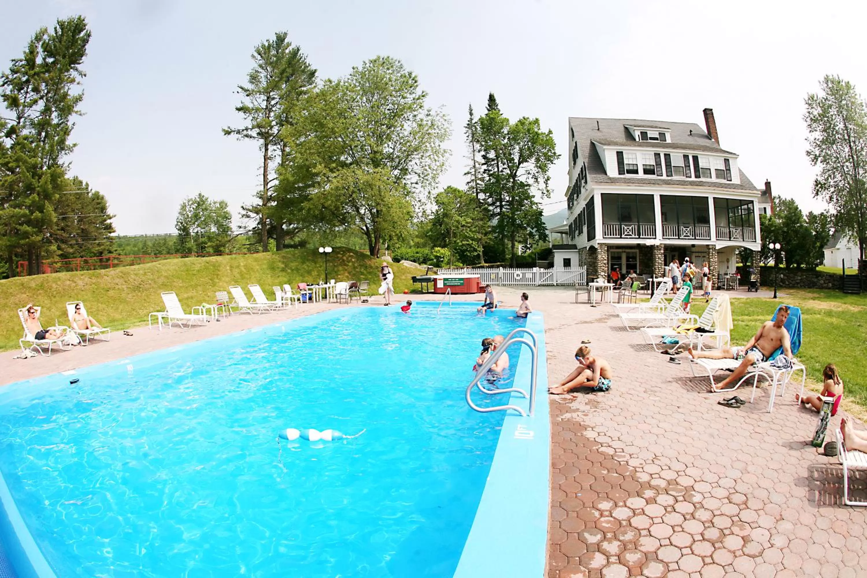 Swimming pool in Franconia Inn