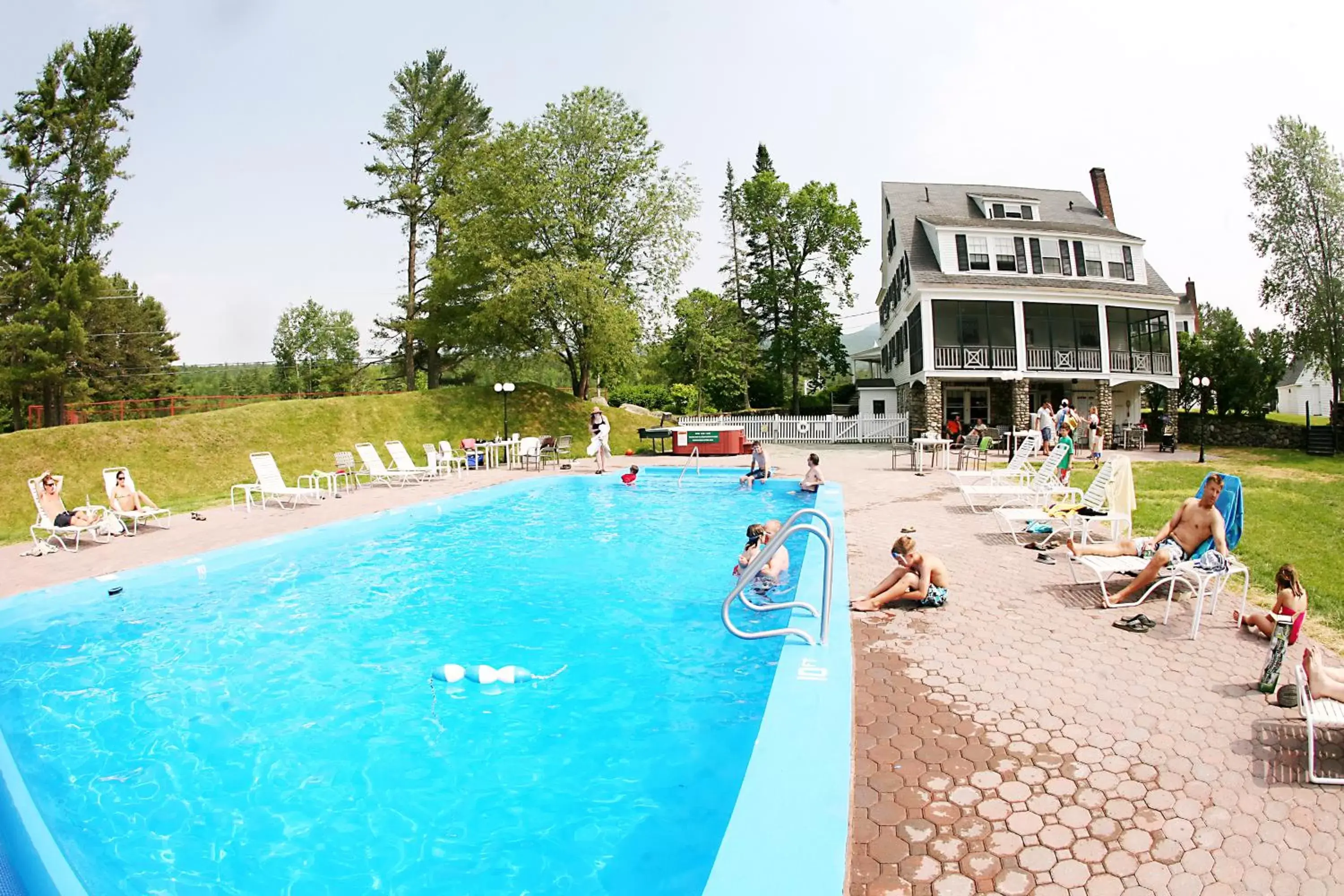 Swimming pool, Property Building in Franconia Inn