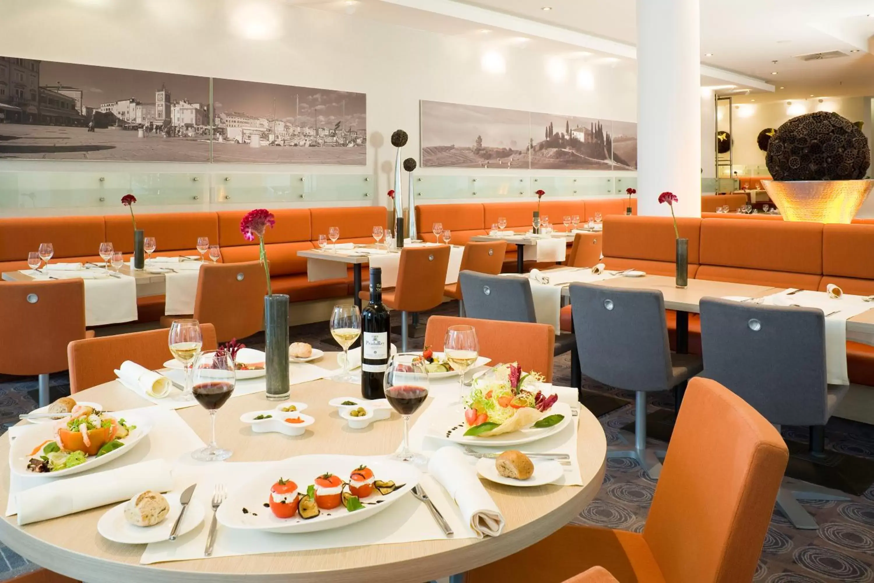 Restaurant/Places to Eat in Novotel München Messe