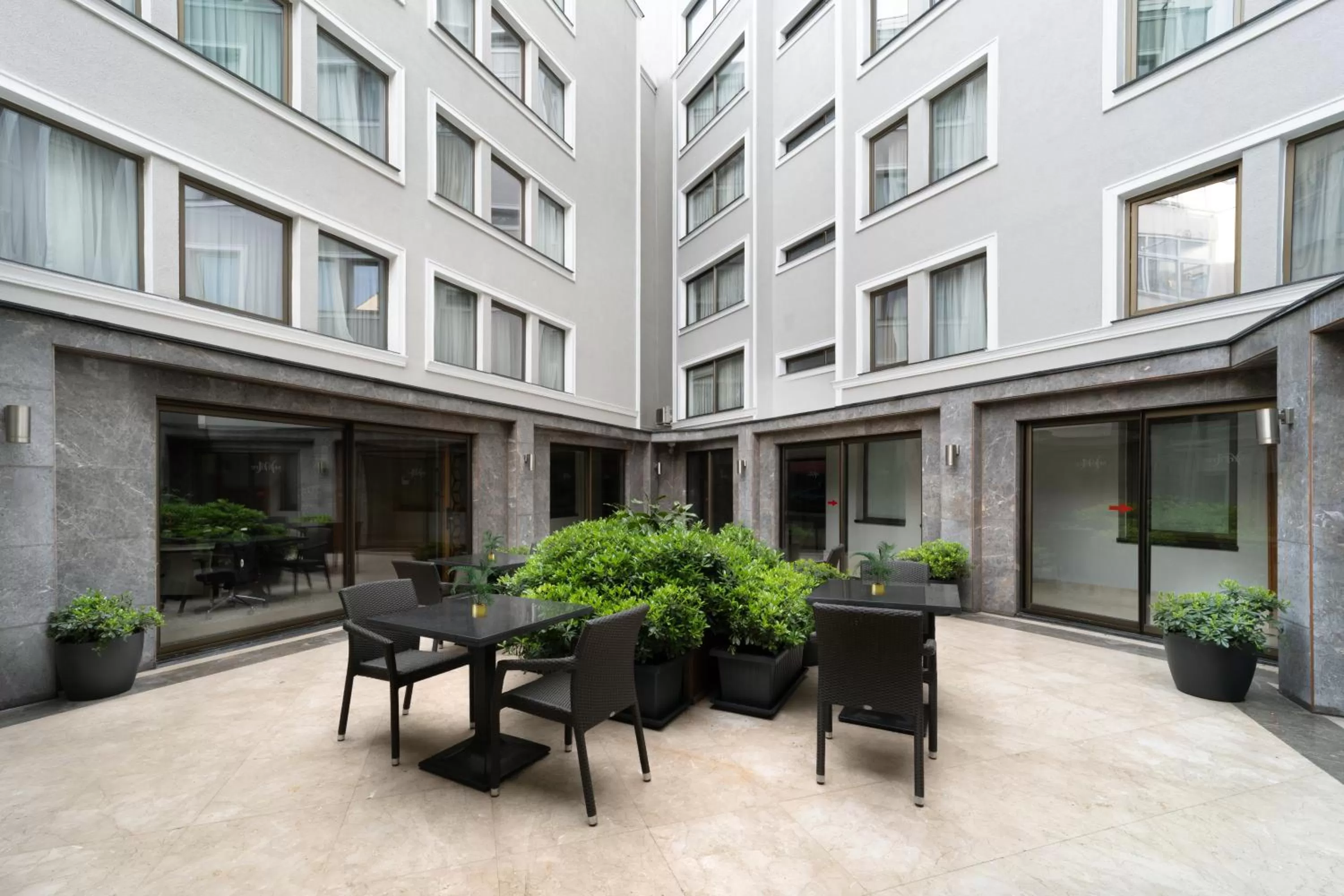 Garden in Mercure Istanbul Bomonti