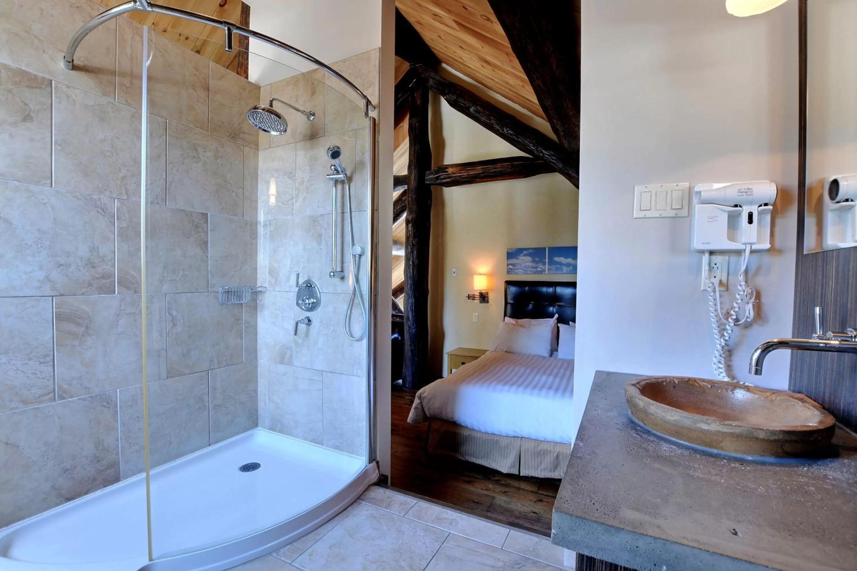 Bed in Les Condos Du Lac Taureau- Rooms & Condos