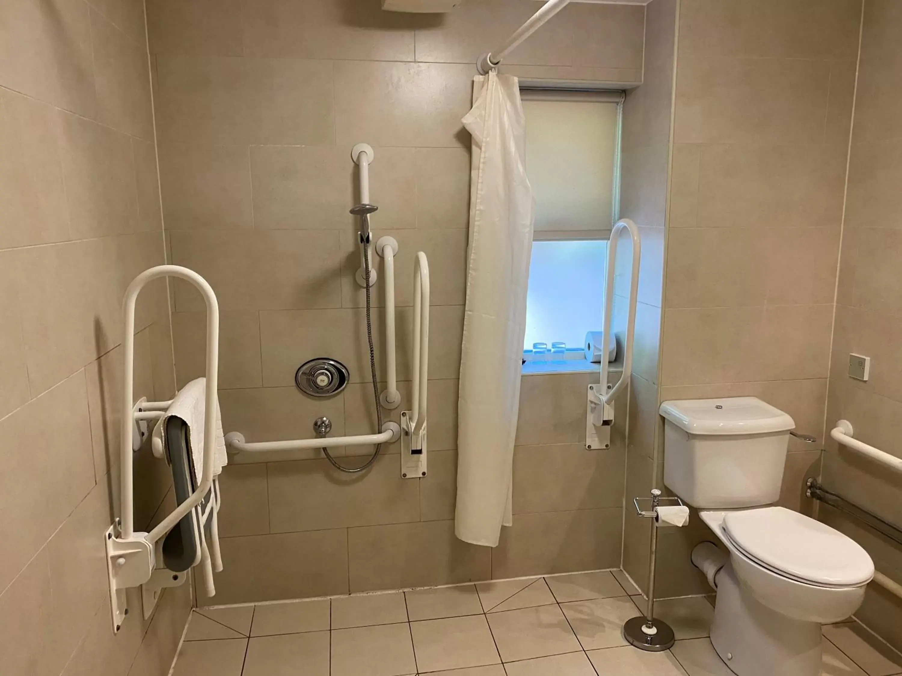 Bathroom in Rossett Hall Hotel